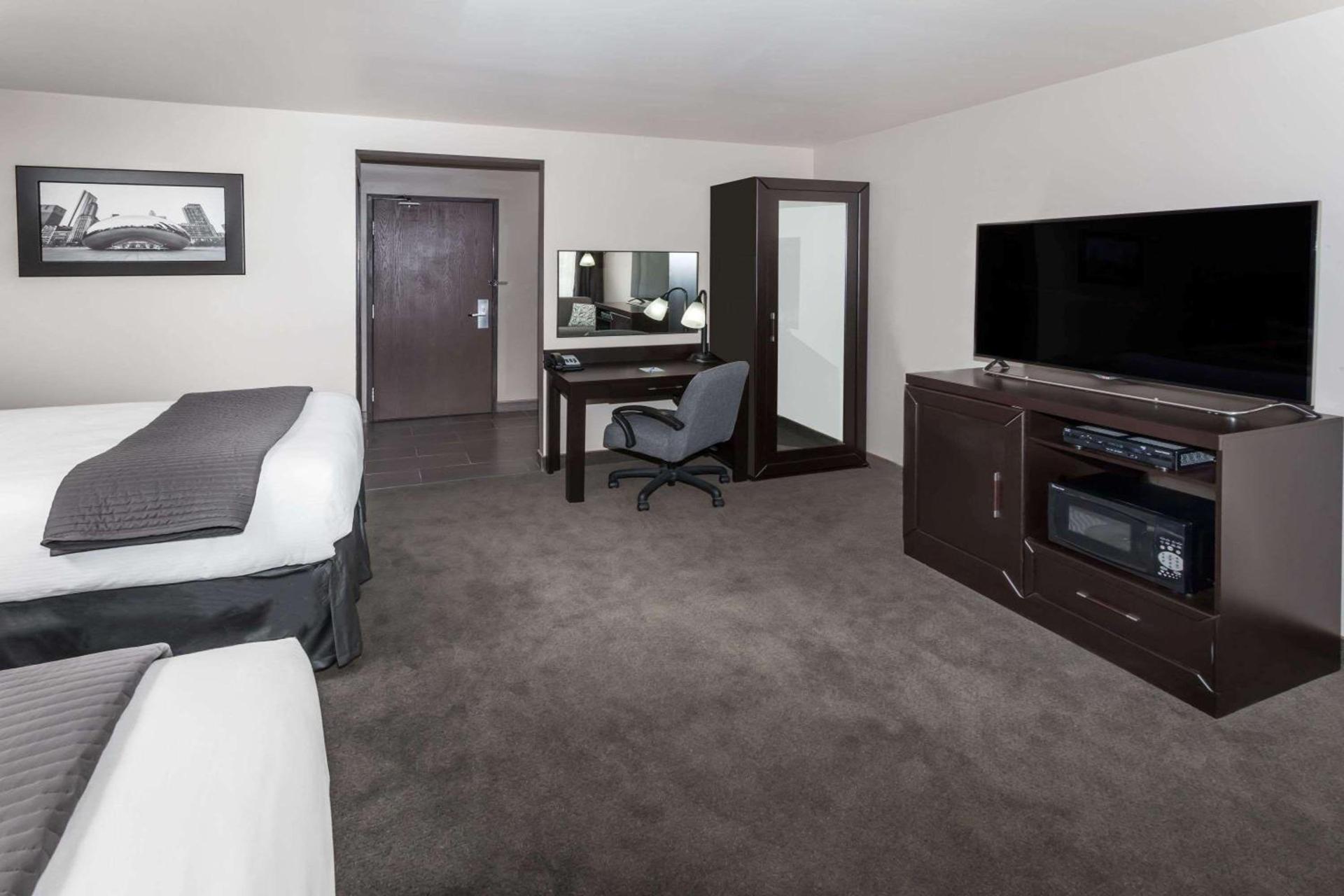 Baymont by Wyndham Glenview photo 20