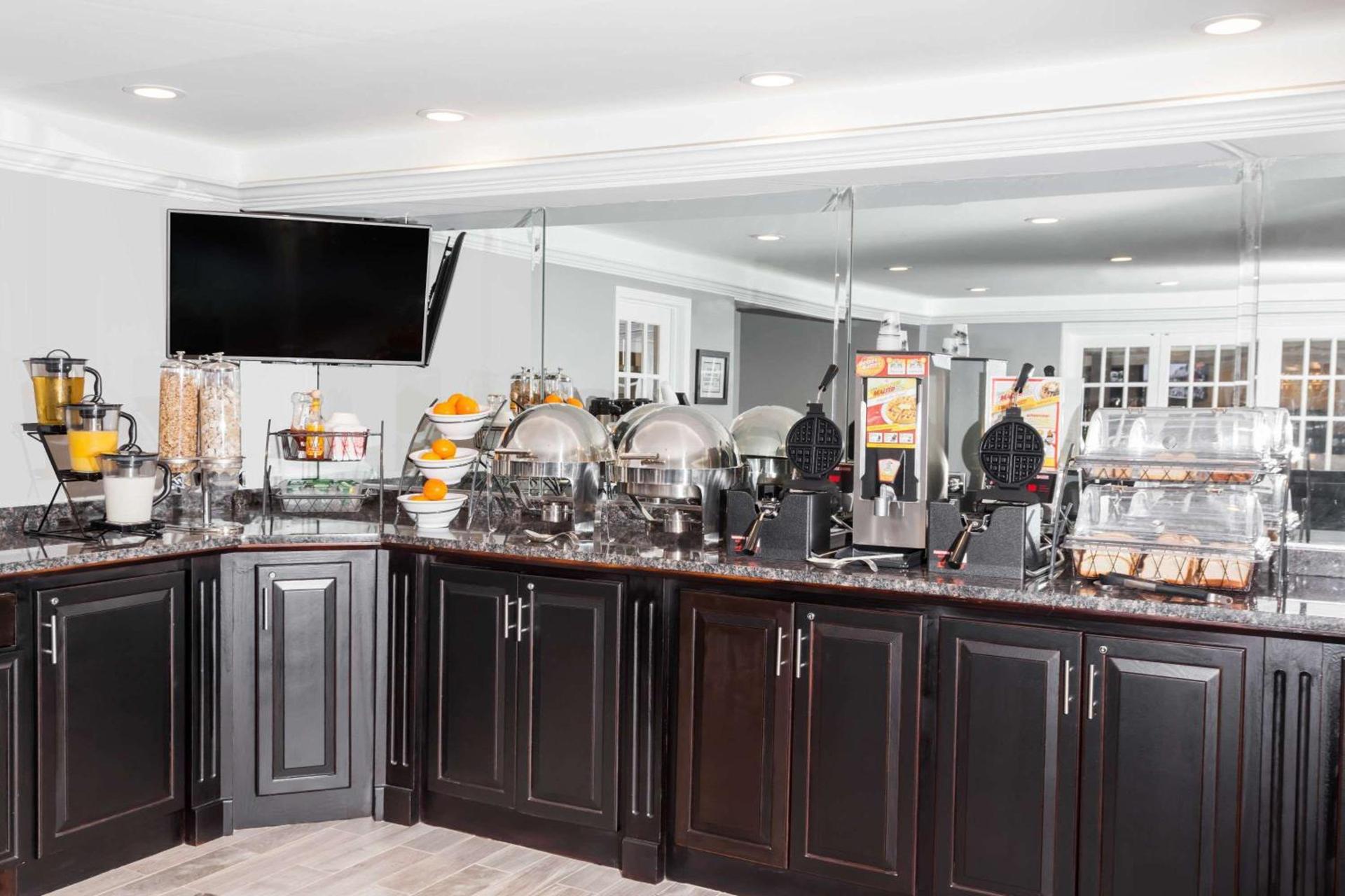 Baymont by Wyndham Glenview photo 19