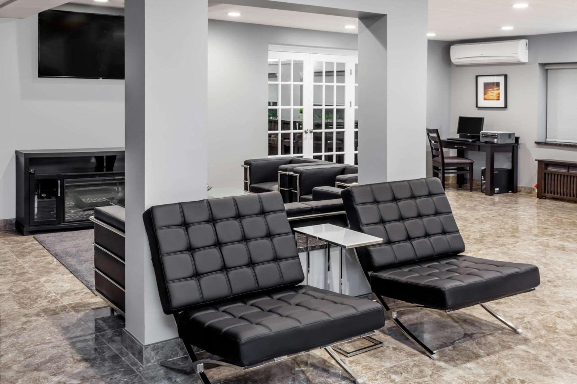 Baymont by Wyndham Glenview photo 18