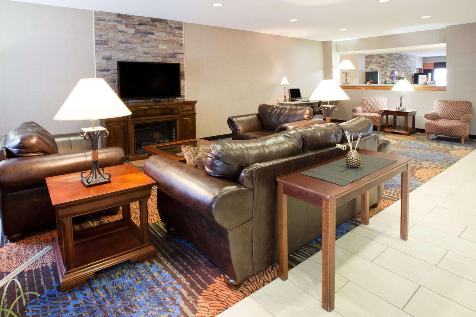 Baymont by Wyndham Auburn photo 19