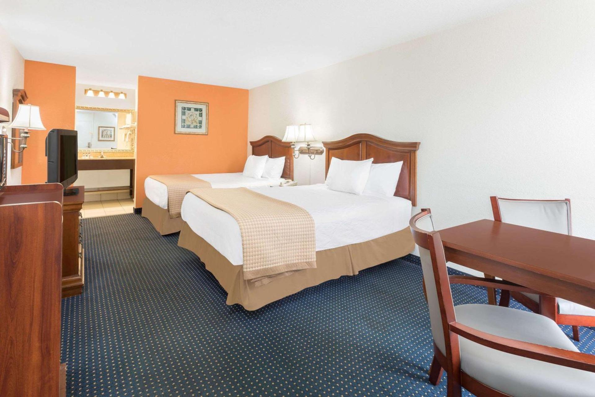 Baymont by Wyndham Rocky Mount I-95 photo 12