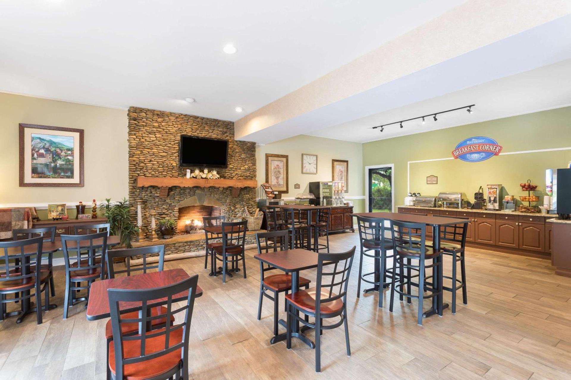 Baymont by Wyndham Helen photo 7