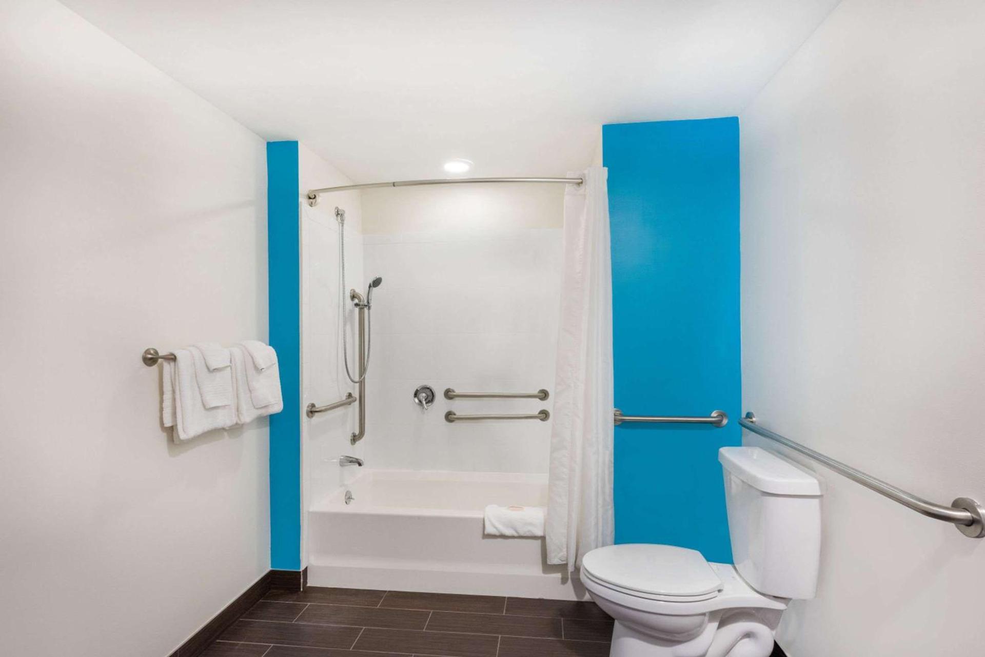 Howard Johnson by Wyndham Quincy/ Boston photo 5