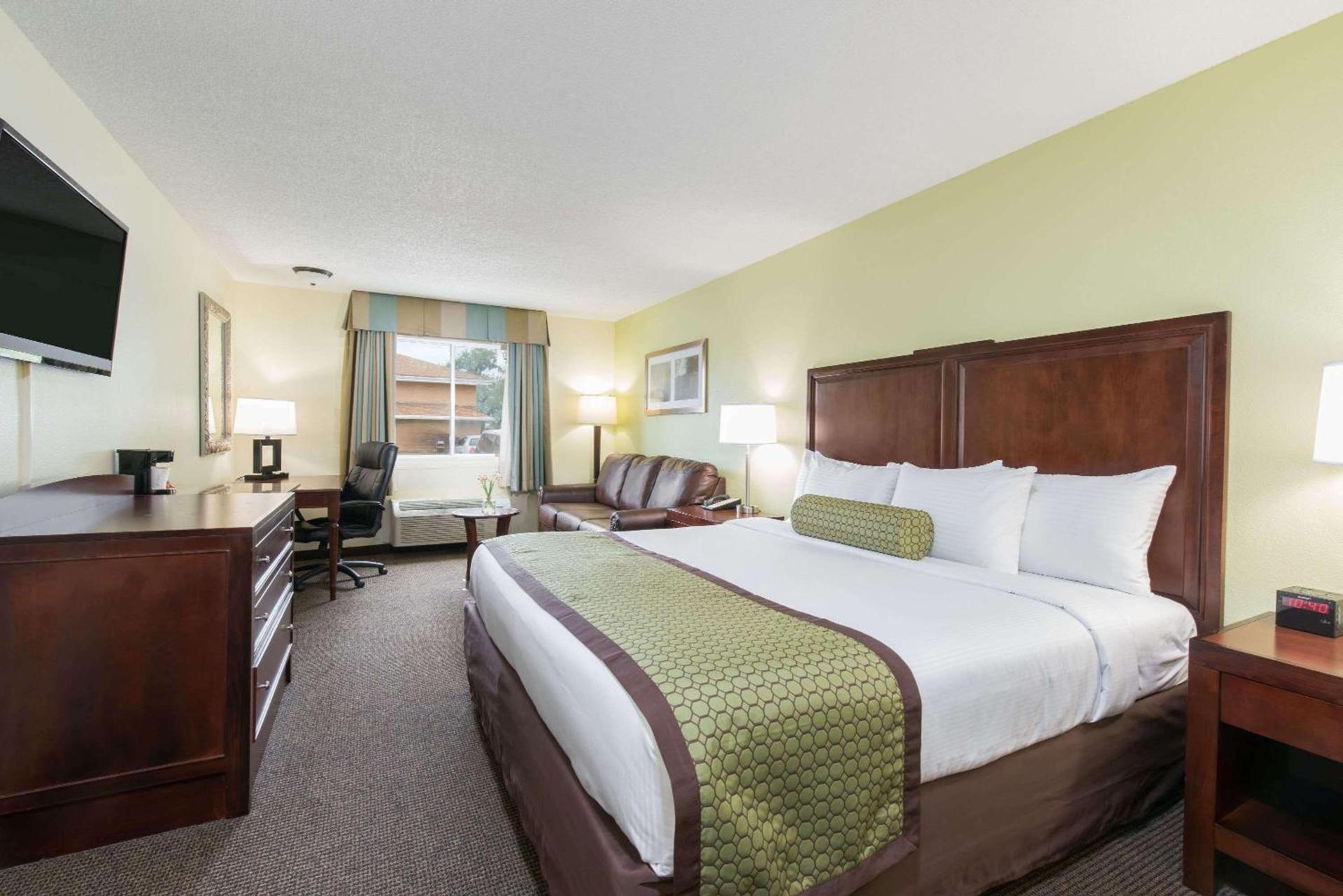 Baymont by Wyndham Pierre photo 36