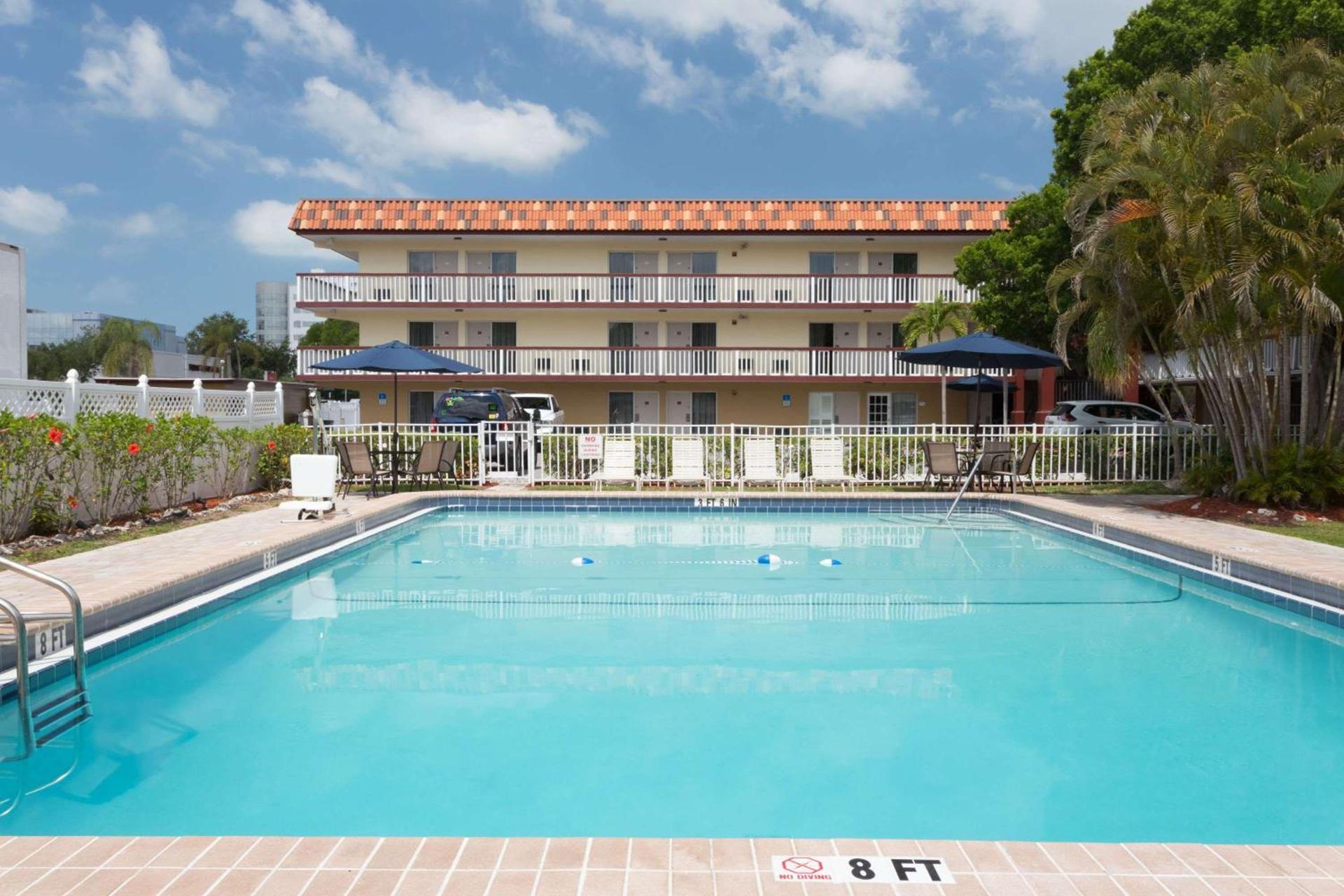 Baymont by Wyndham Sarasota photo 35