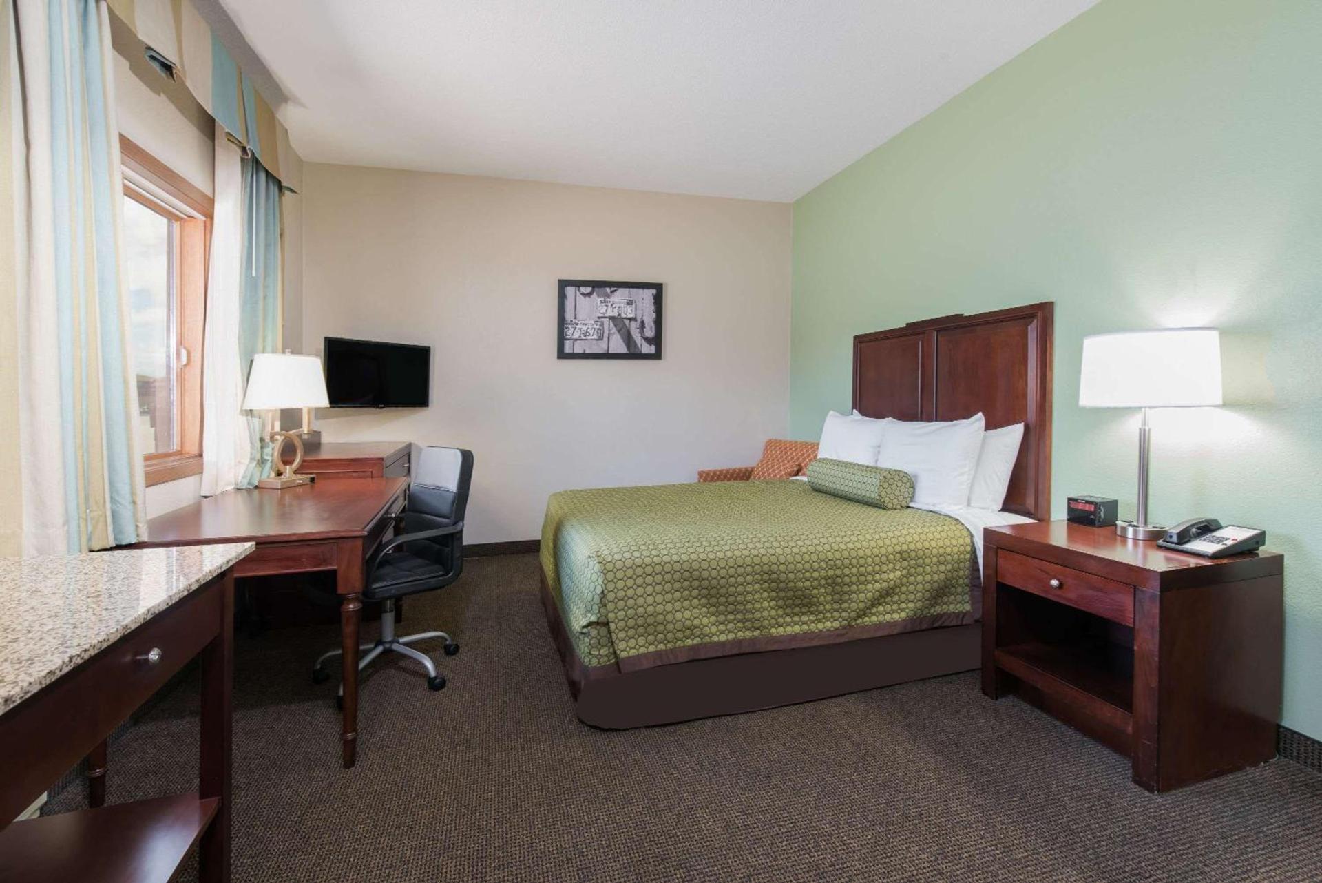 Baymont by Wyndham Pierre photo 35