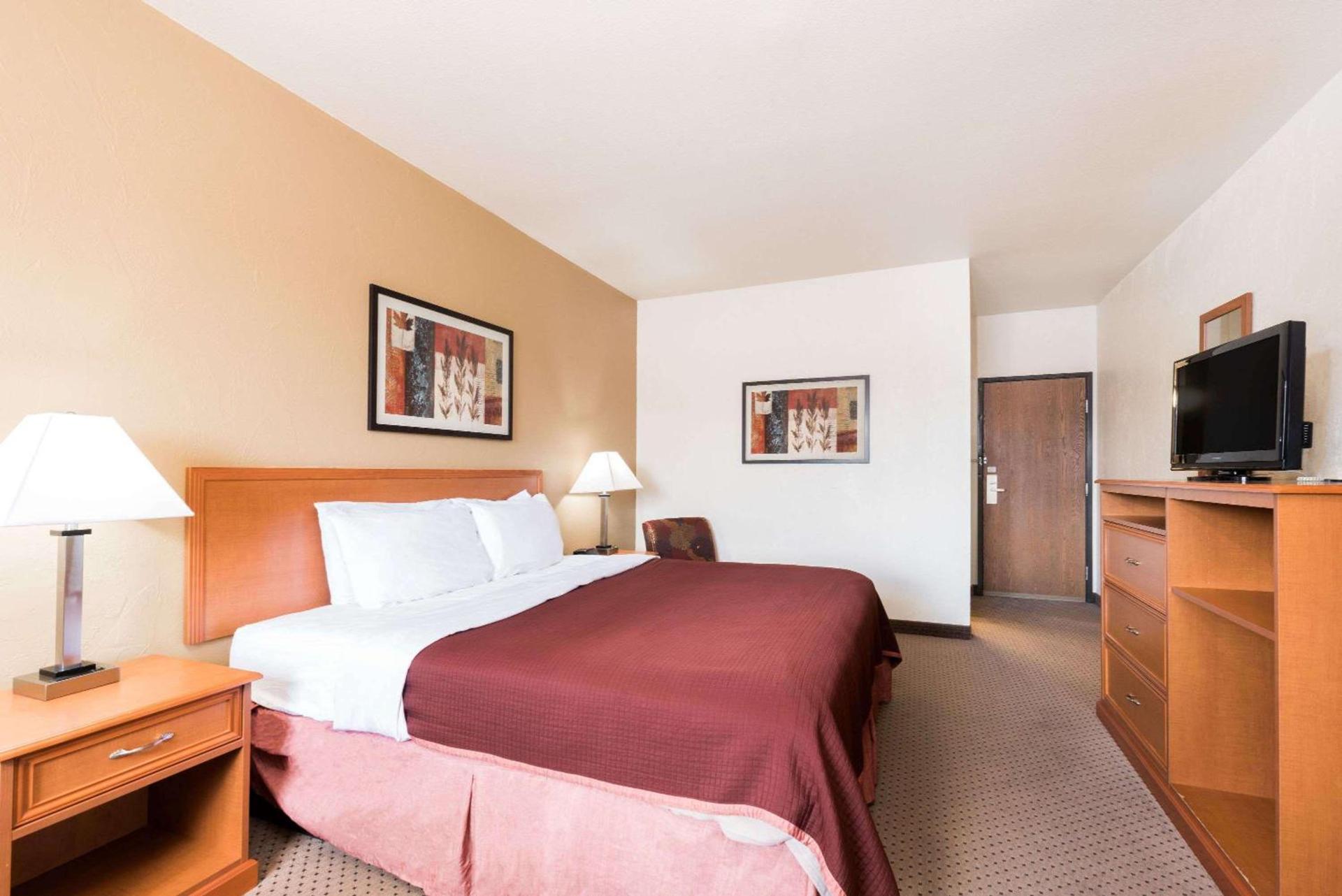 Baymont by Wyndham Spearfish photo 36