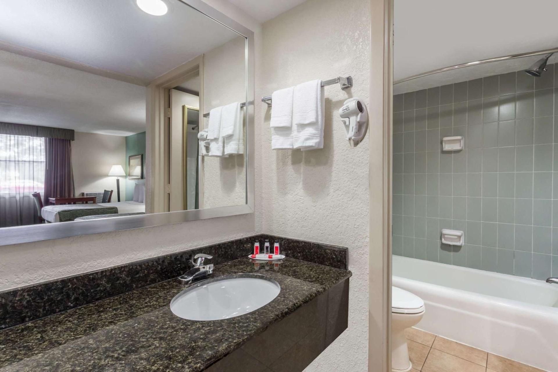 Baymont by Wyndham Sarasota photo 33
