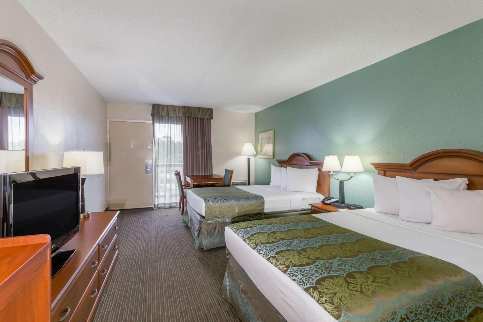 Baymont by Wyndham Sarasota photo 34