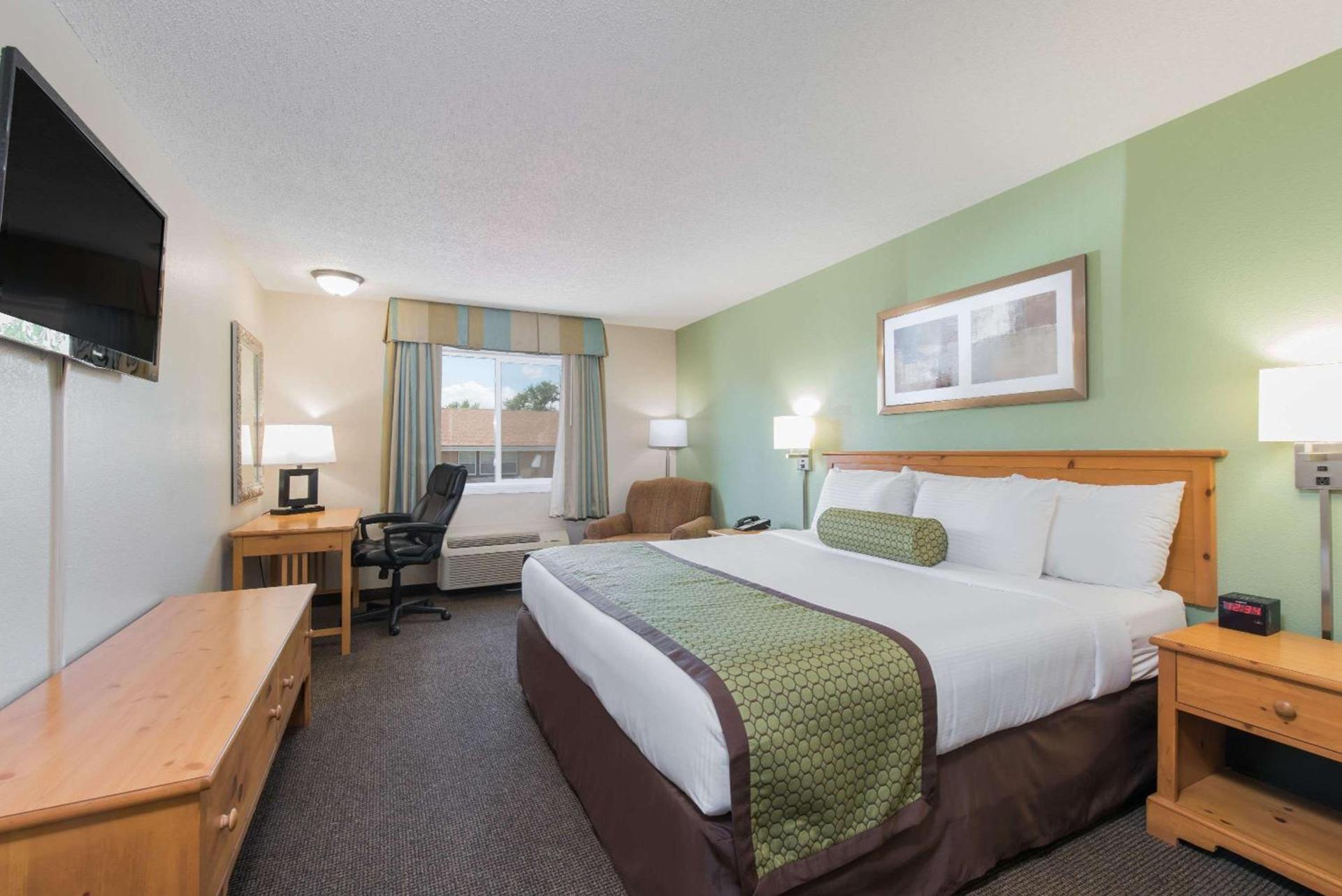 Baymont by Wyndham Pierre photo 32
