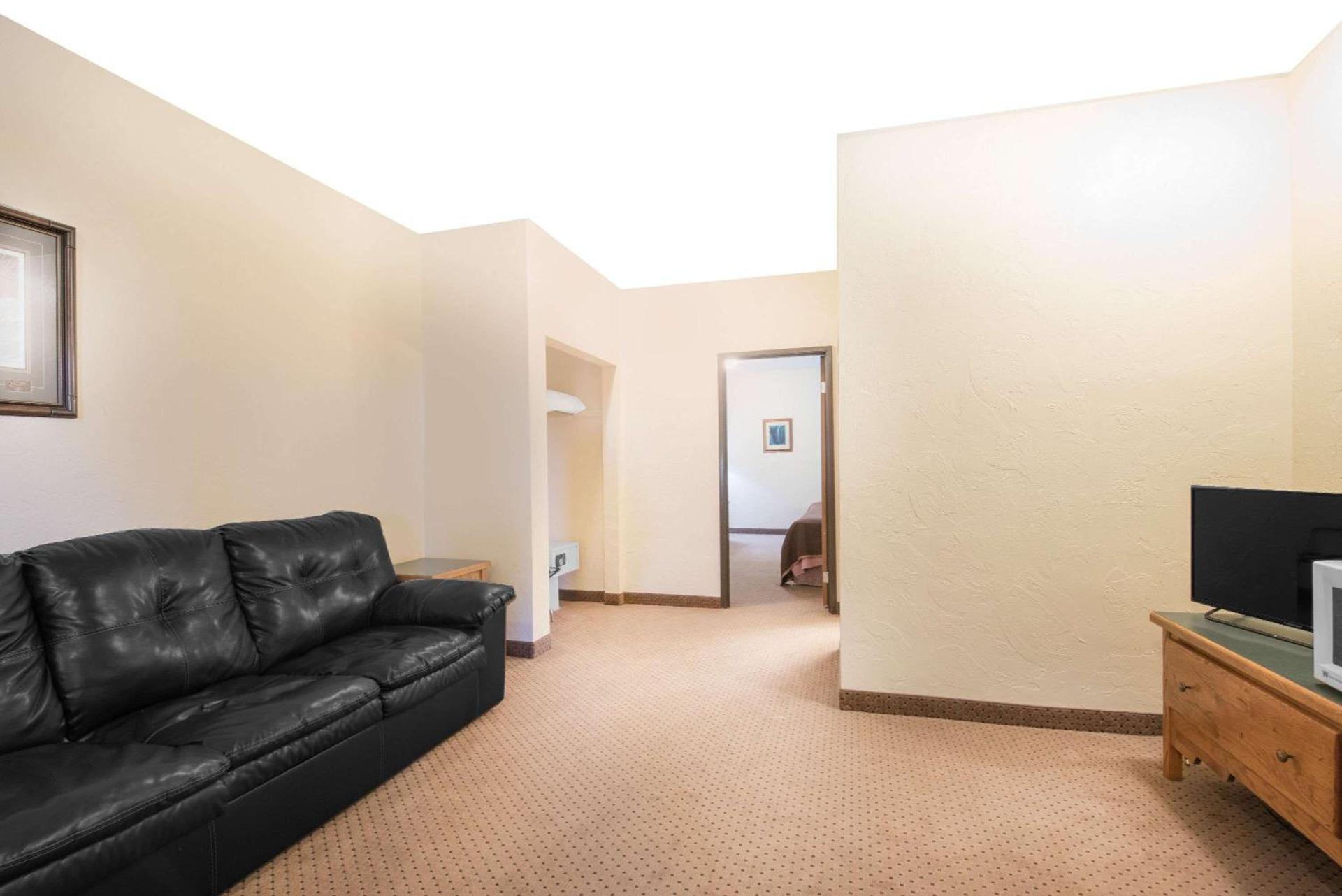 Baymont by Wyndham Spearfish photo 35