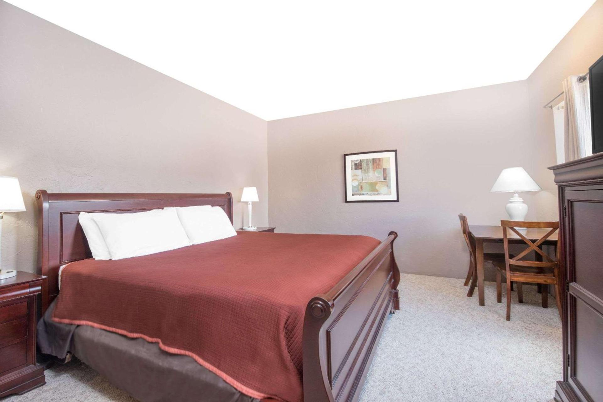 Baymont by Wyndham Spearfish photo 34