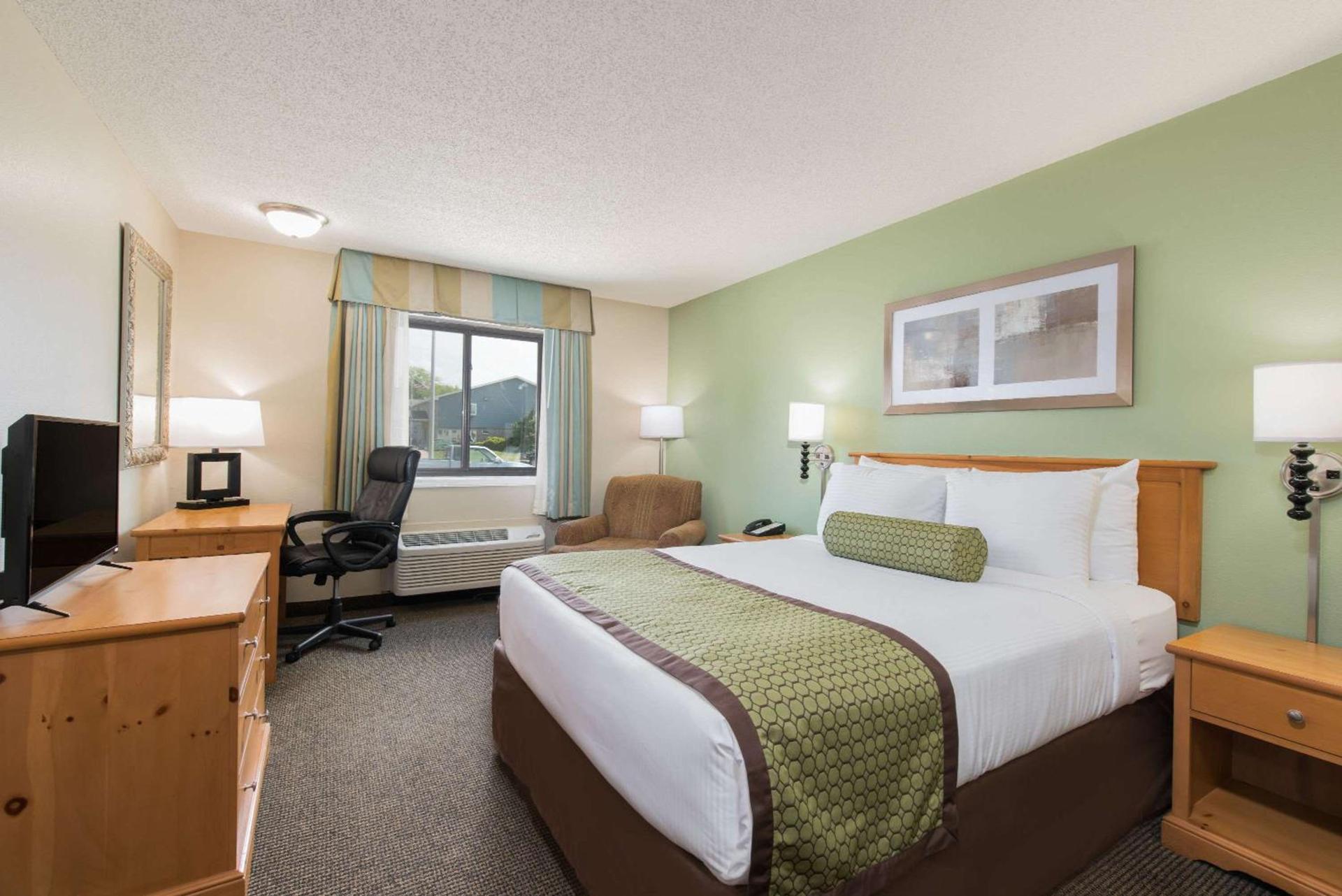 Baymont by Wyndham Pierre photo 30