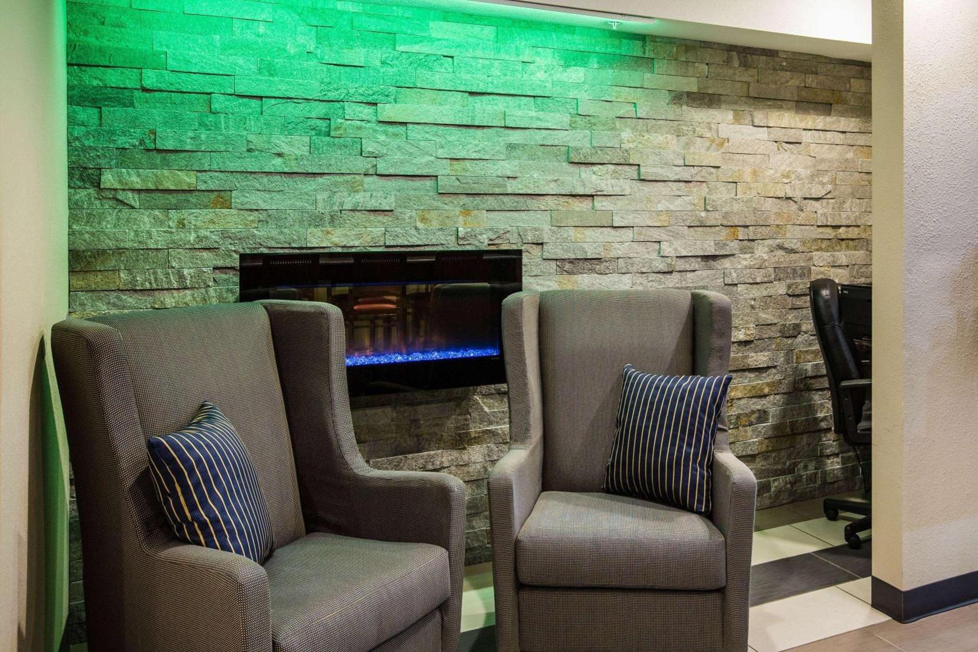 Baymont by Wyndham Cedar Rapids photo 4