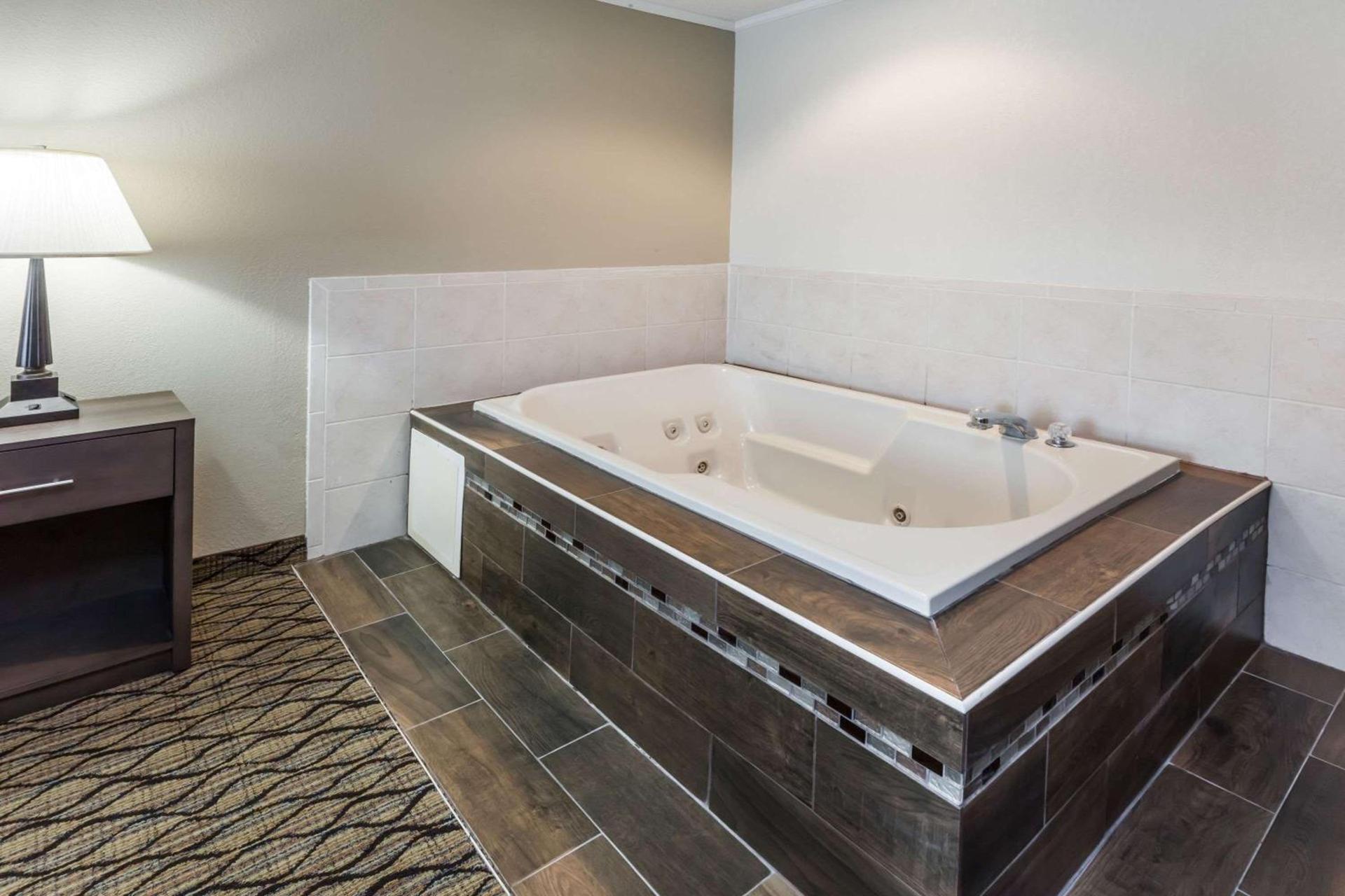 Baymont by Wyndham Auburn photo 33