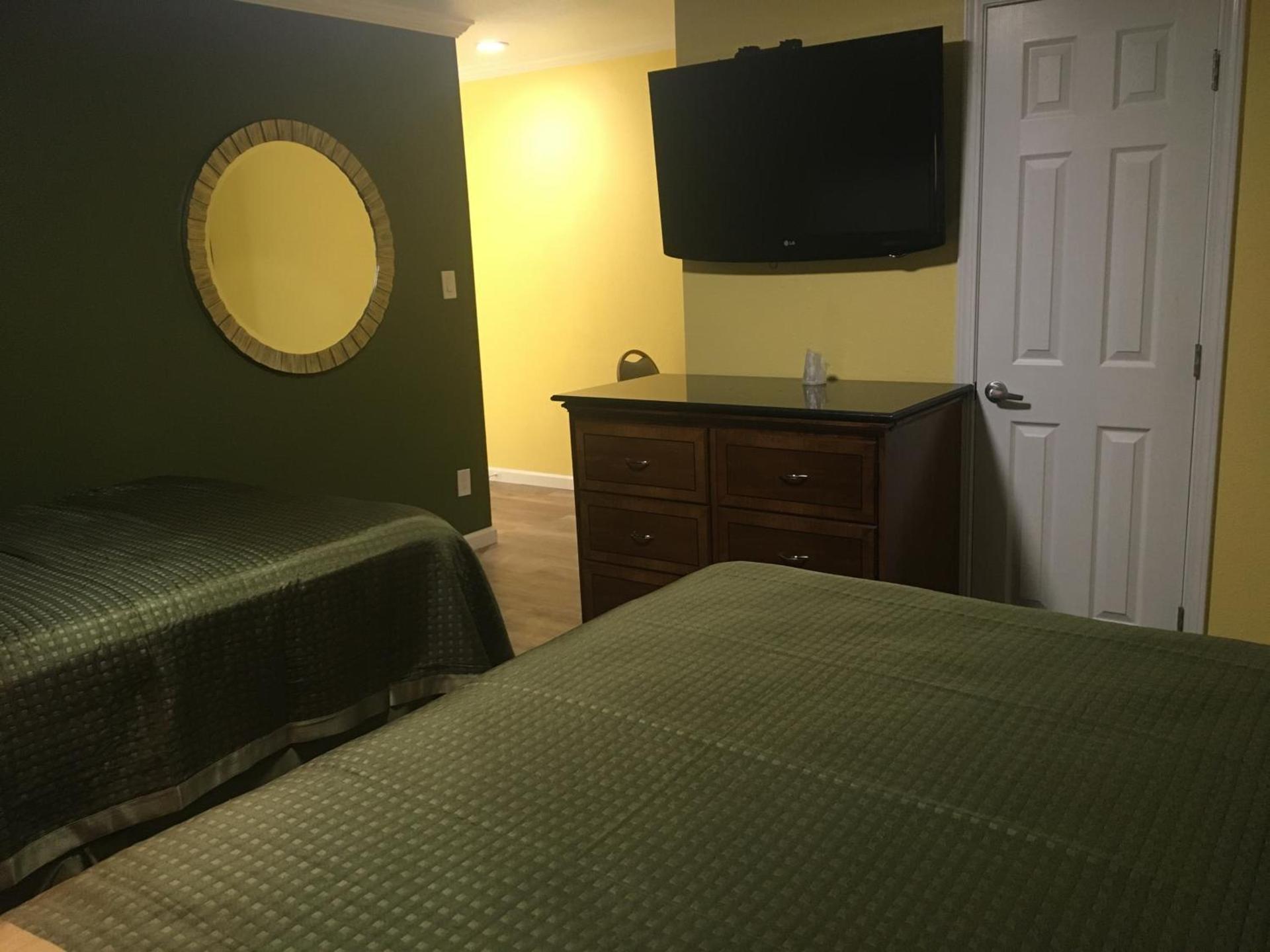 Aristocrat Motel photo 27