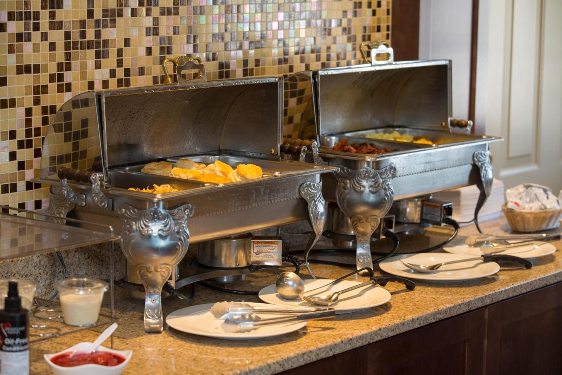 Ivy Court Inn and Suites photo 7