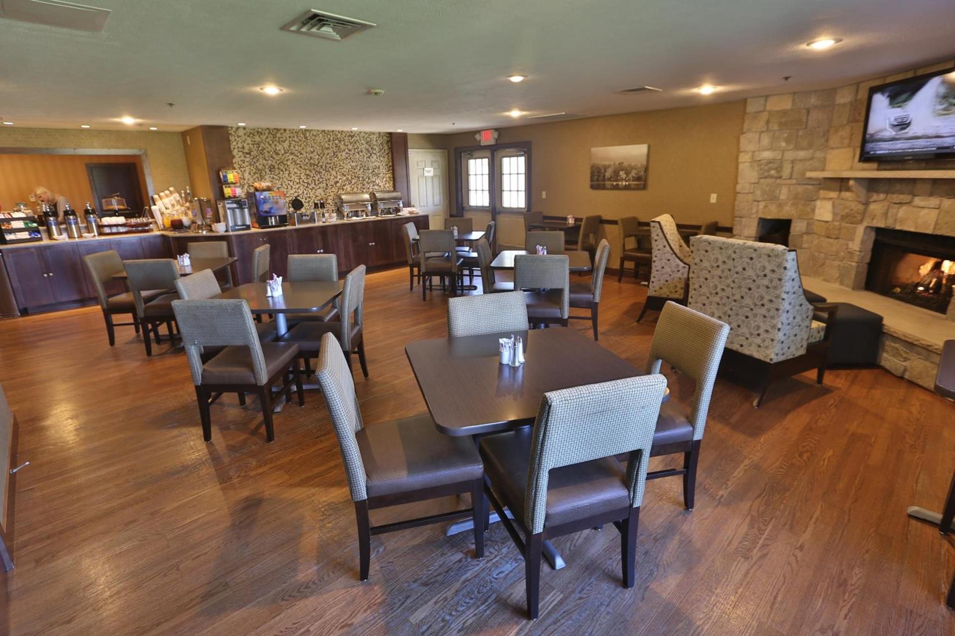 Ivy Court Inn and Suites photo 2