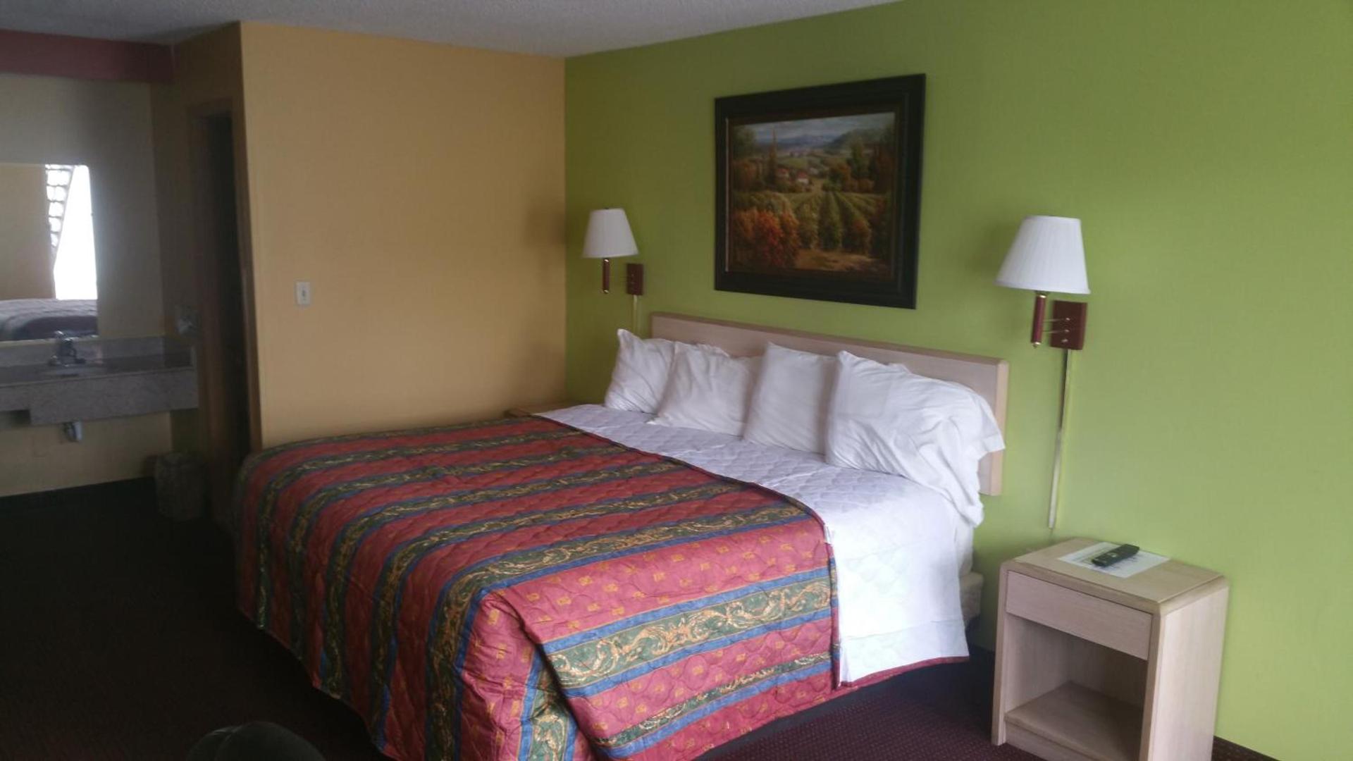 ECONOMY INN & SUITES photo 2