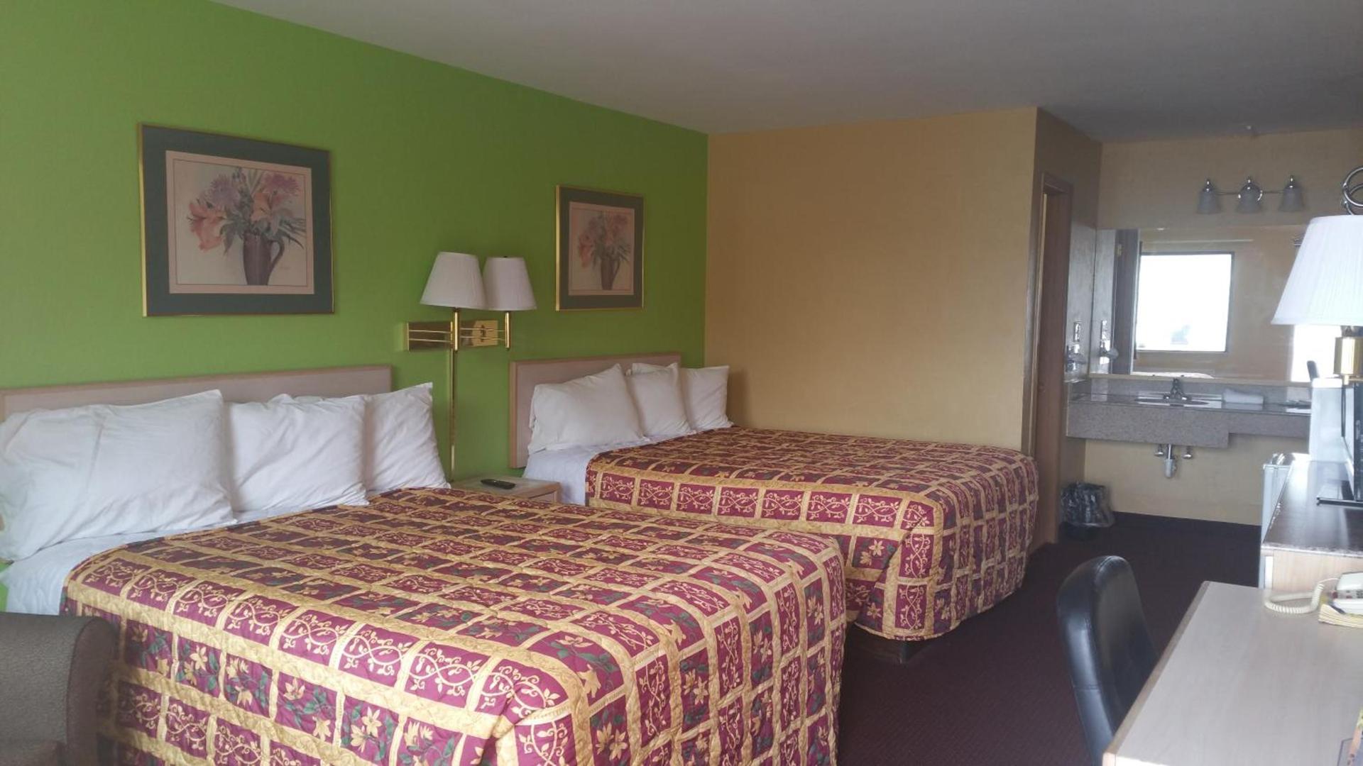 ECONOMY INN & SUITES photo 3