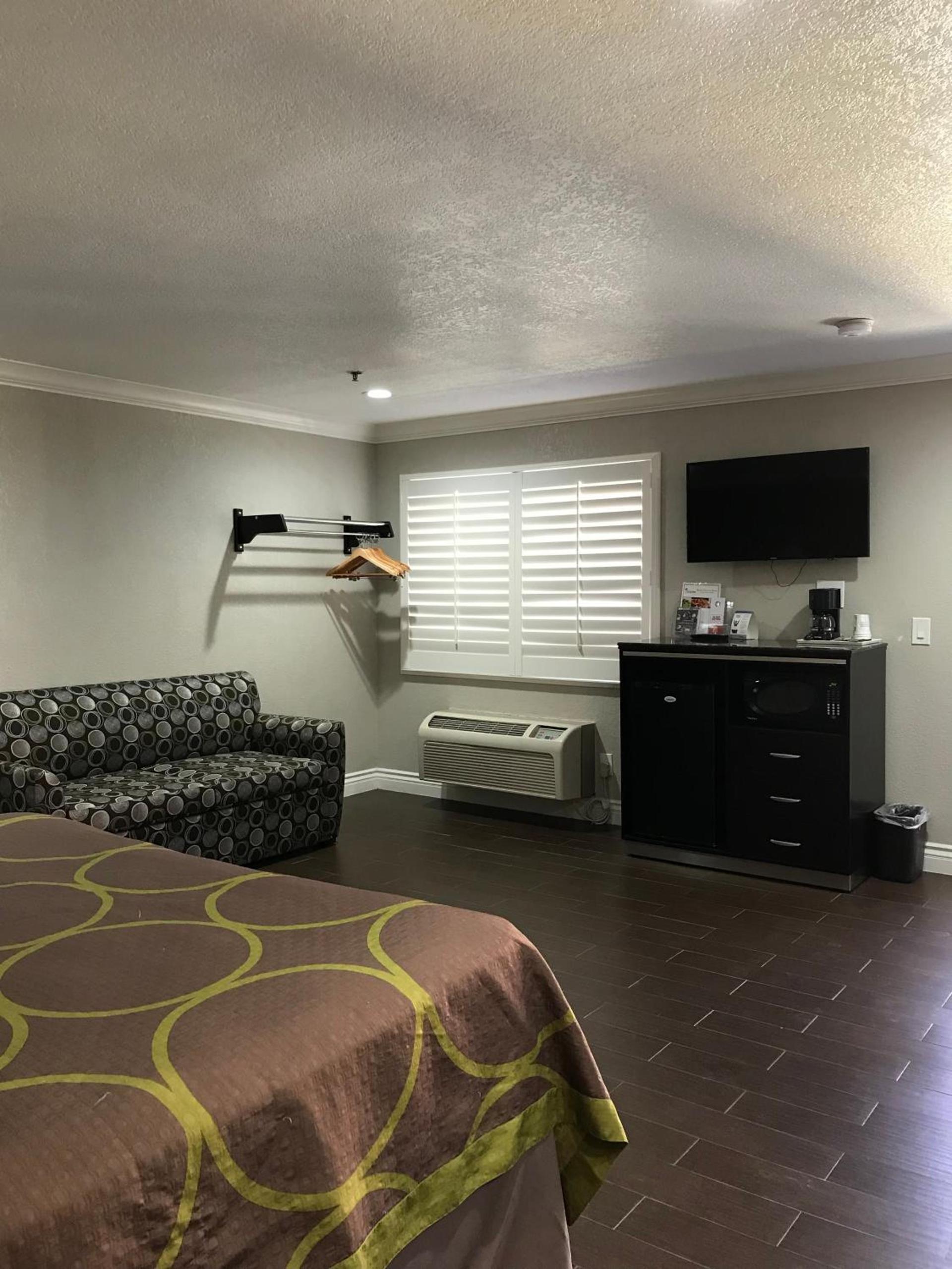 Super 8 by Wyndham Inglewood/LAX/LA Airport photo 38