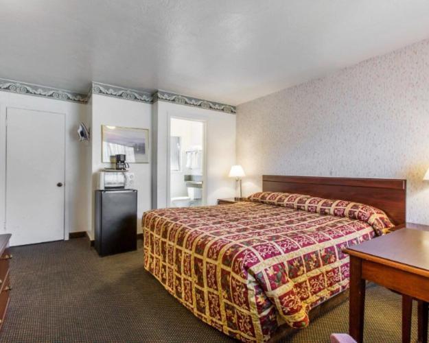 Monterey Fairgrounds Inn photo 6