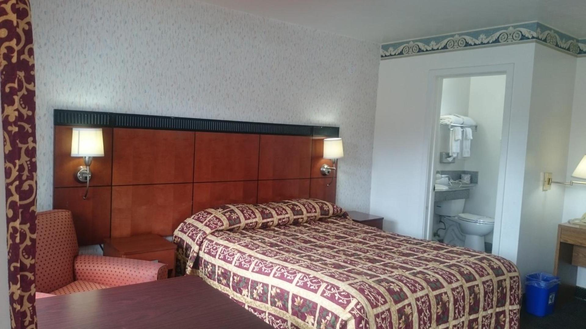Monterey Fairgrounds Inn photo 5