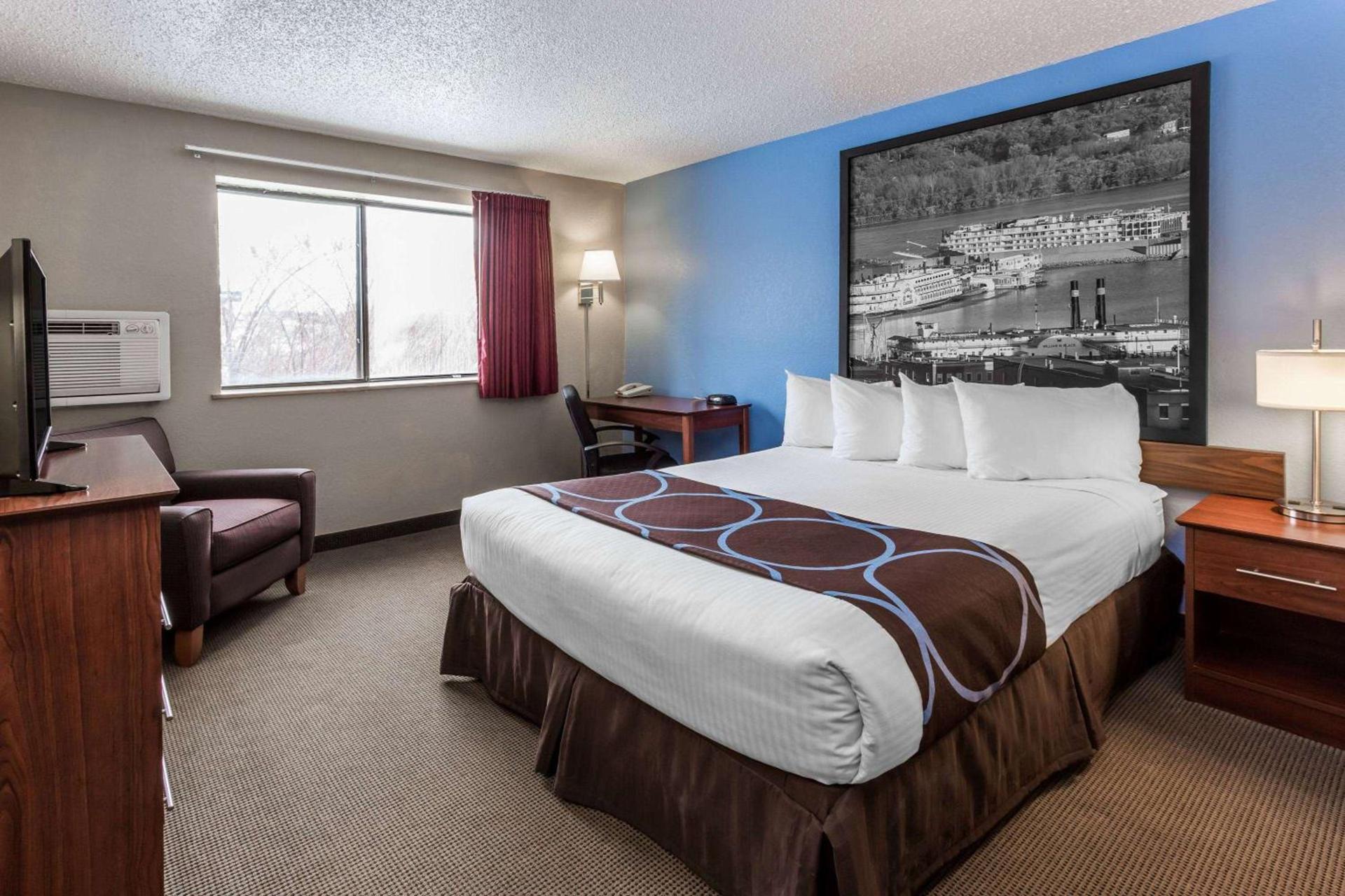 Super 8 by Wyndham Dubuque photo 17