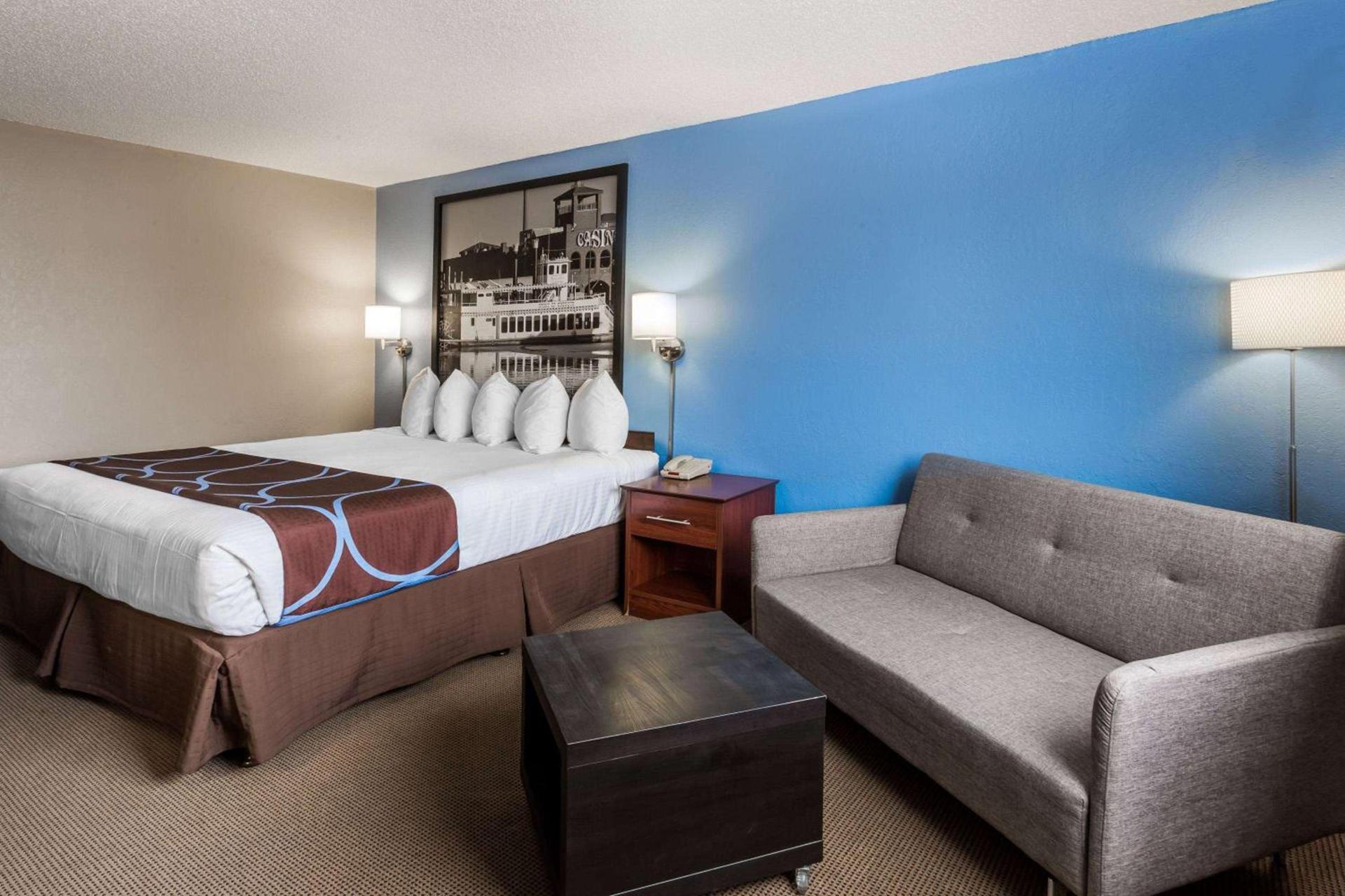 Super 8 by Wyndham Dubuque photo 5