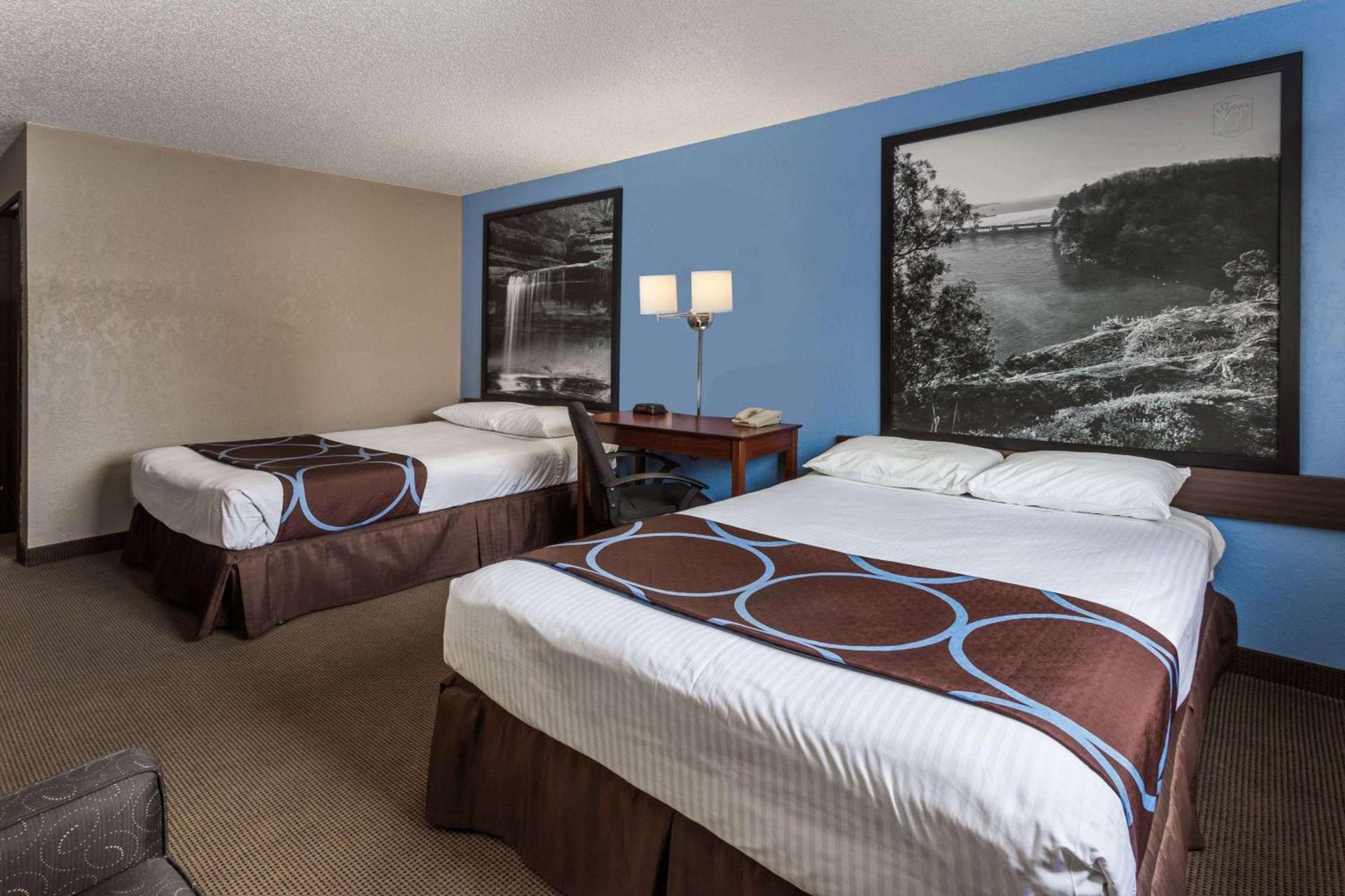 Super 8 by Wyndham Dubuque photo 7