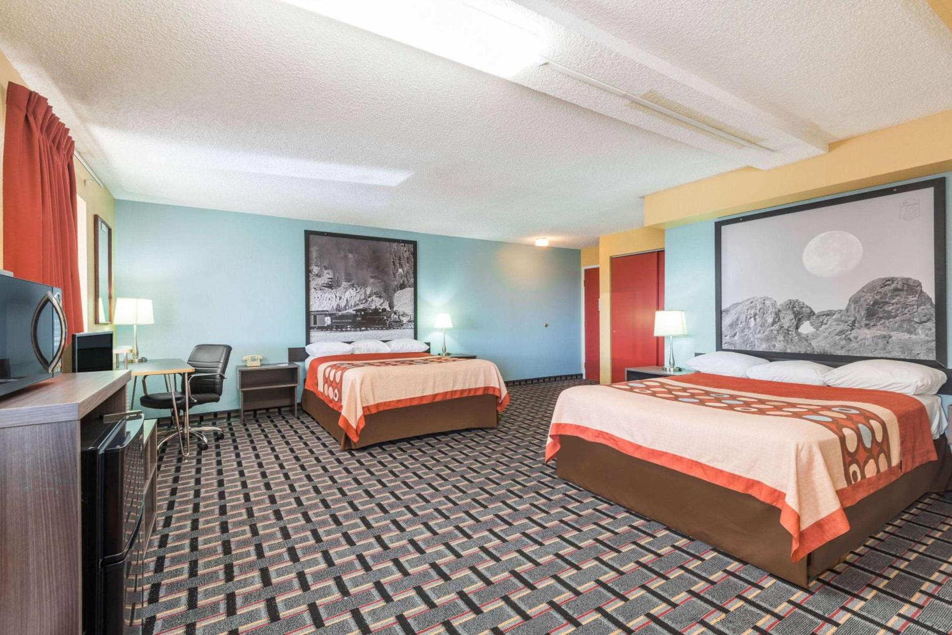 Super 8 by Wyndham Henderson North East Denver photo 6