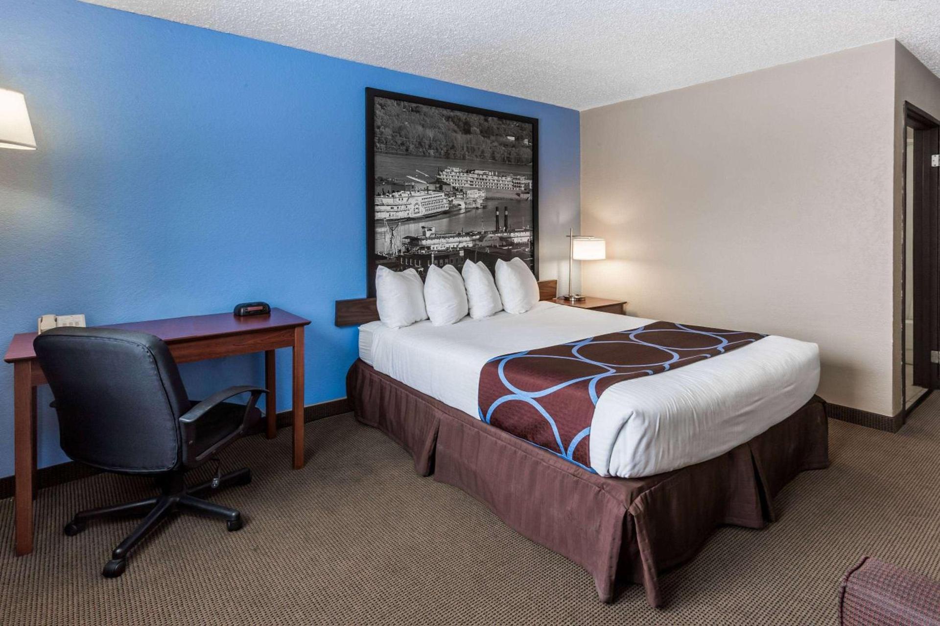 Super 8 by Wyndham Dubuque photo 19