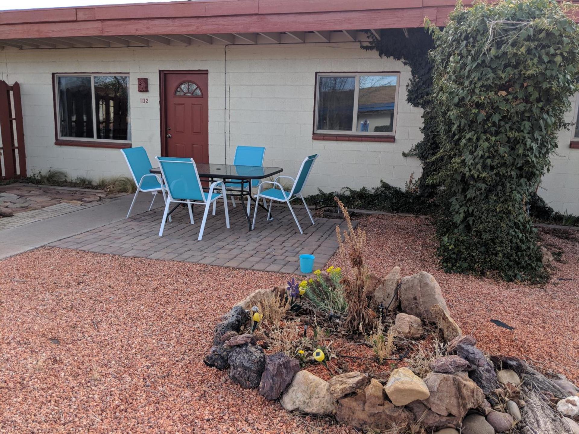Red Rock Motel and Dam Motel photo 45
