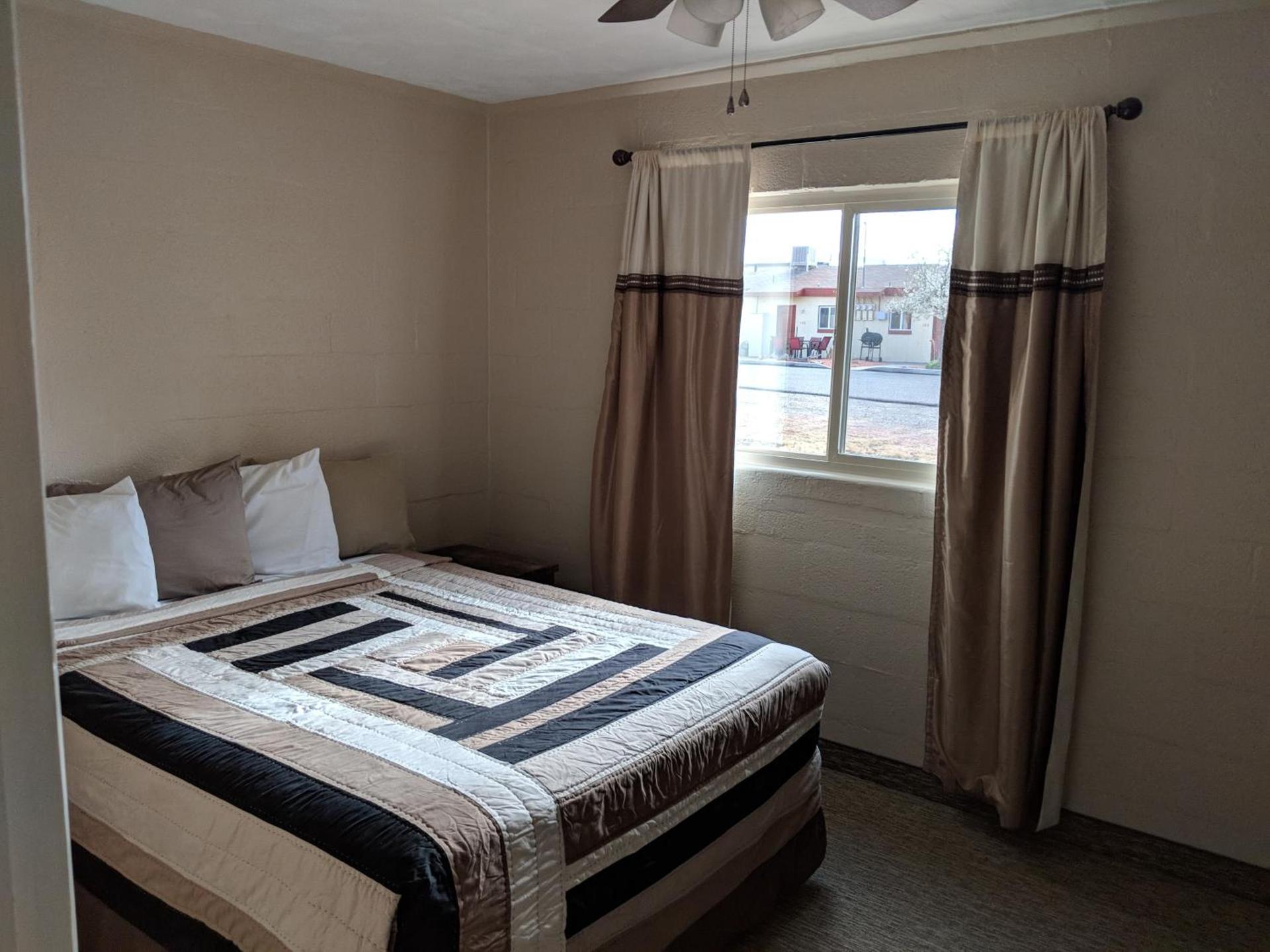 Red Rock Motel and Dam Motel photo 37