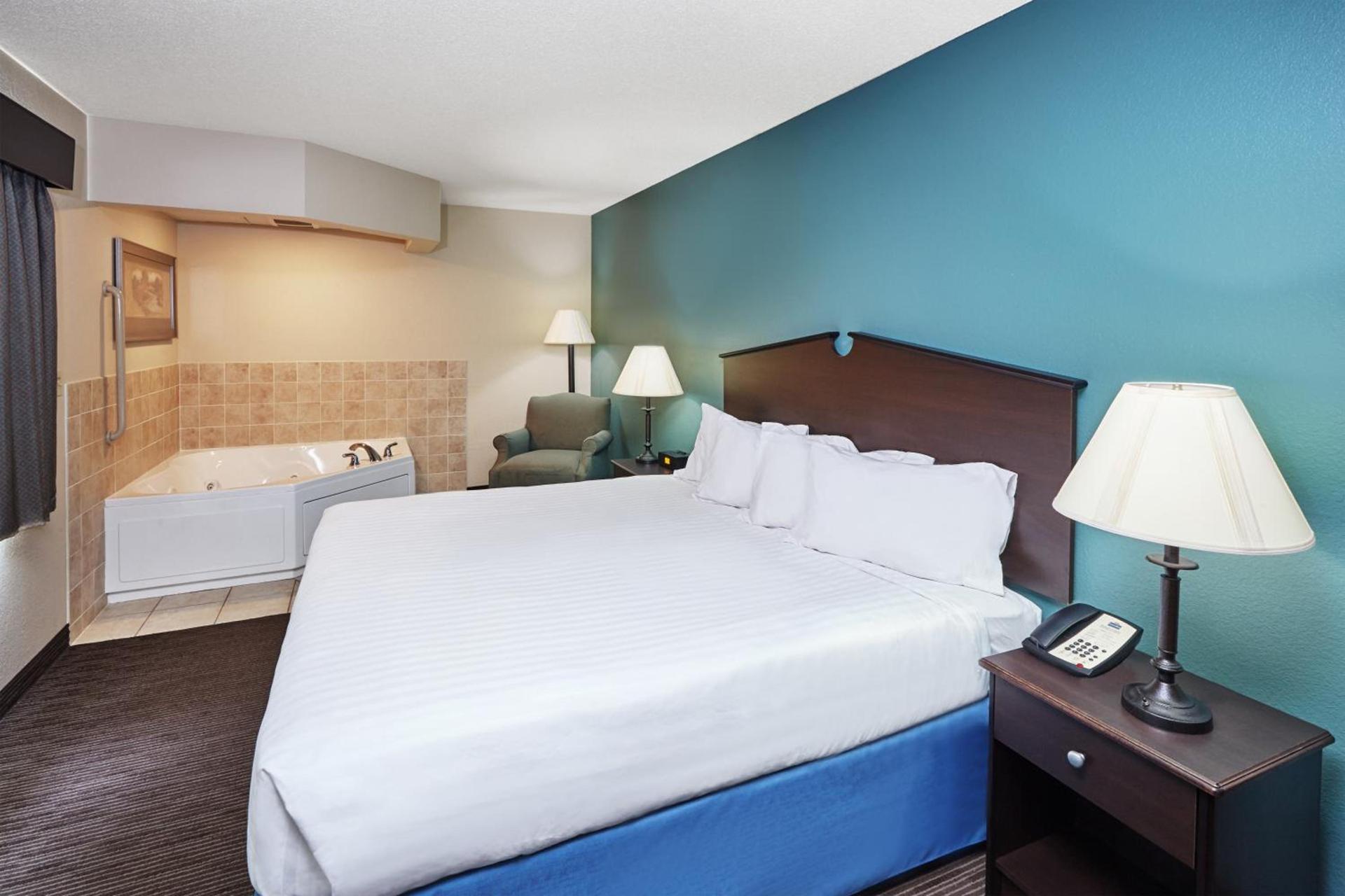 AmericInn by Wyndham Green Bay East photo 29