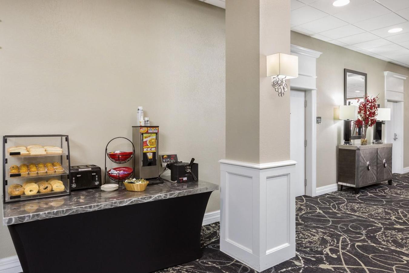 Clarion Inn Des Moines Airport photo 23