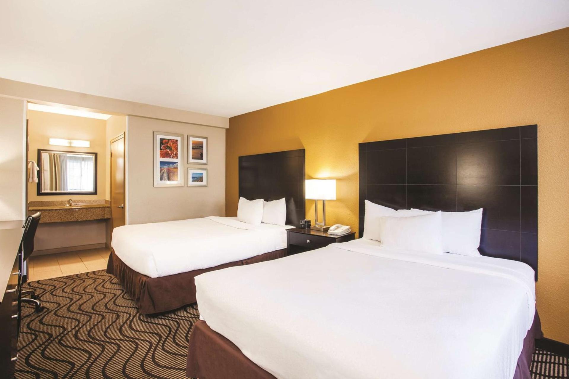 La Quinta by Wyndham Carlsbad - Legoland Area photo 2
