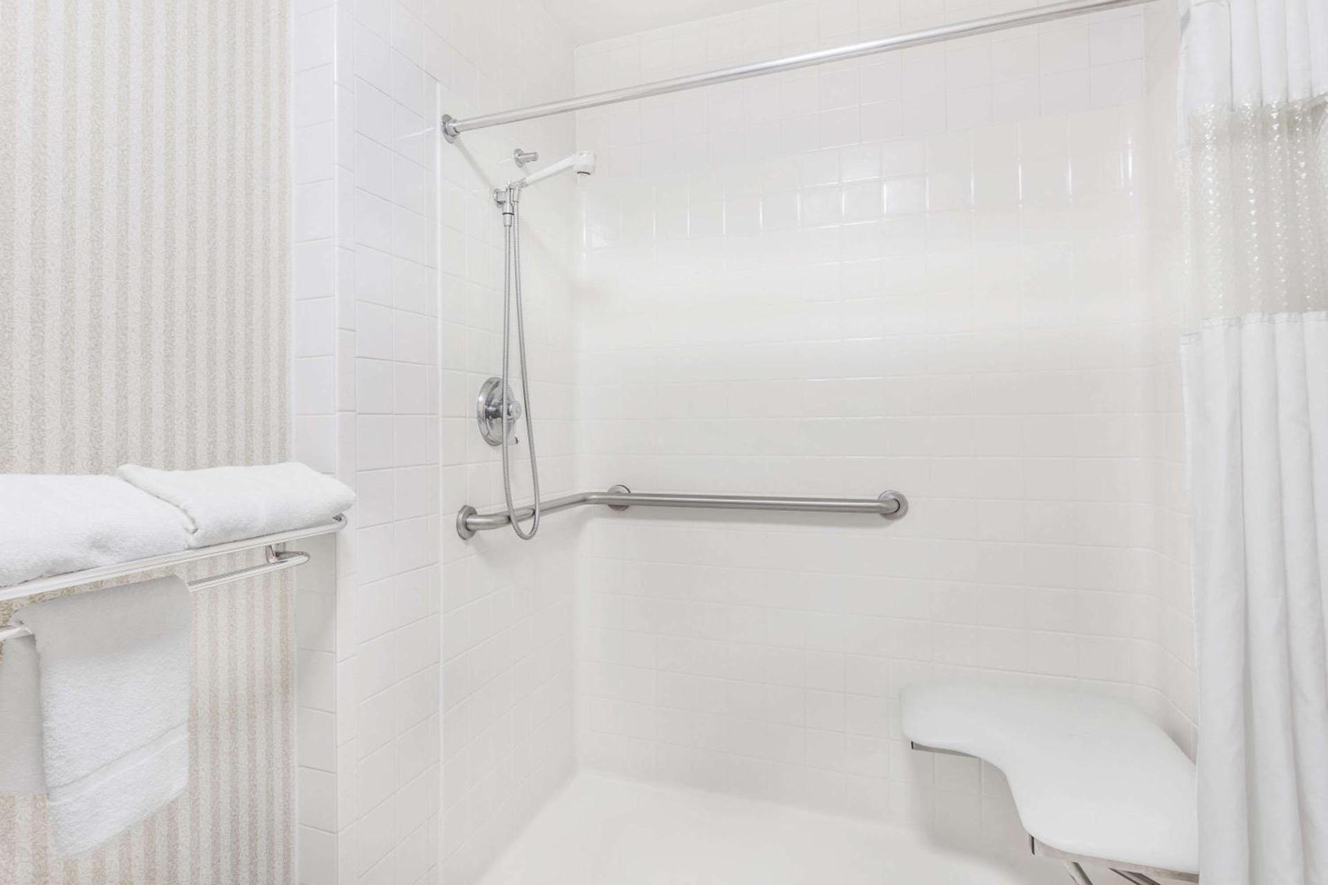 Ramada by Wyndham Macon photo 8