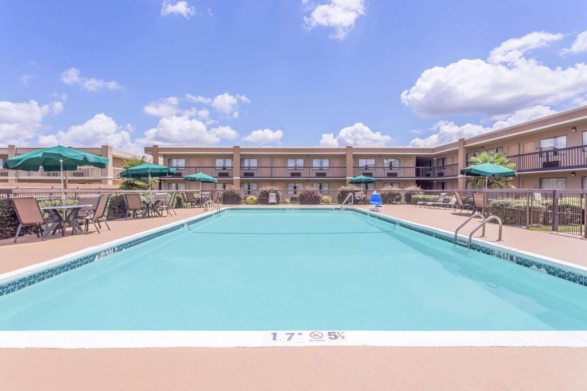 Ramada by Wyndham Macon photo 17