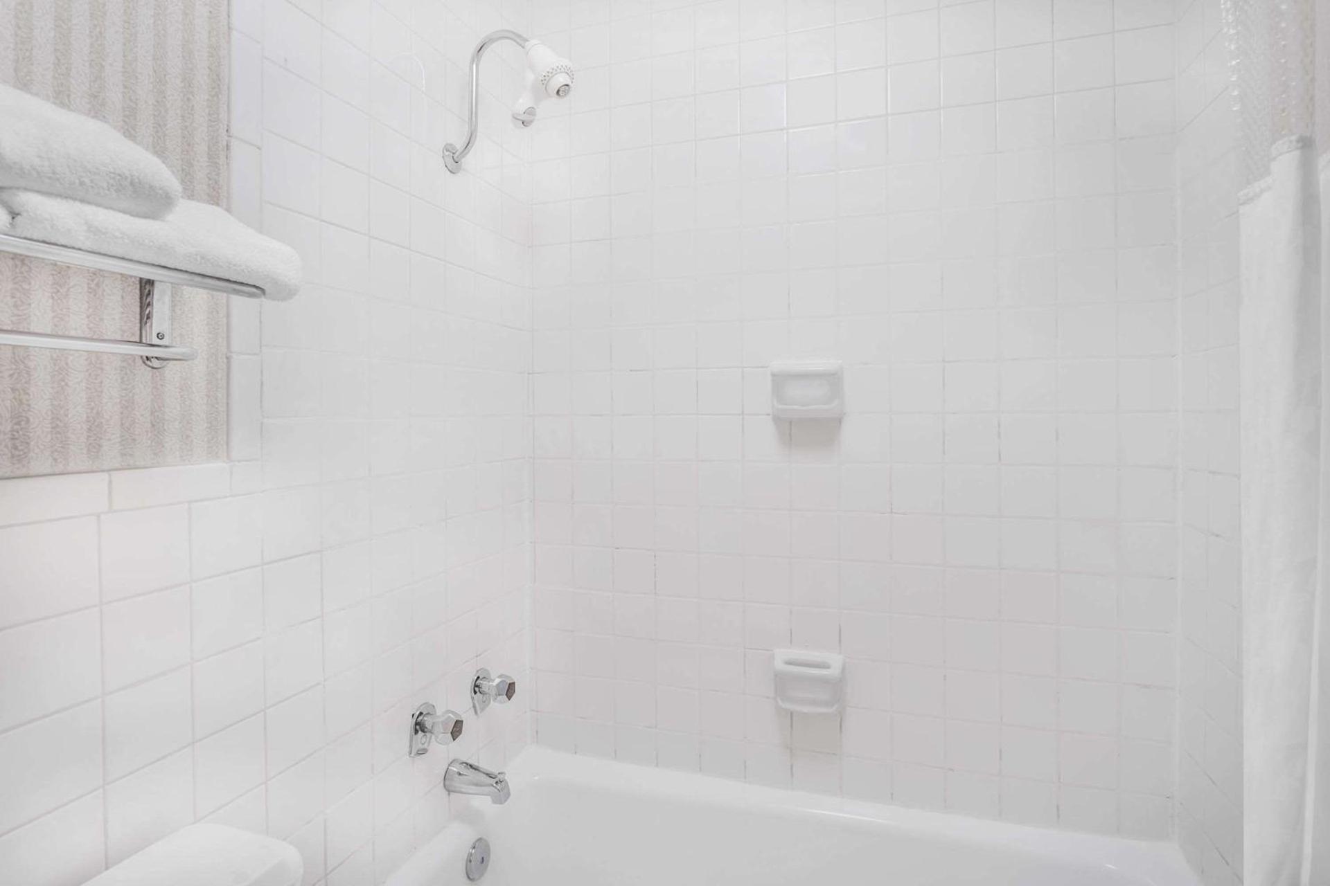 Ramada by Wyndham Macon photo 16