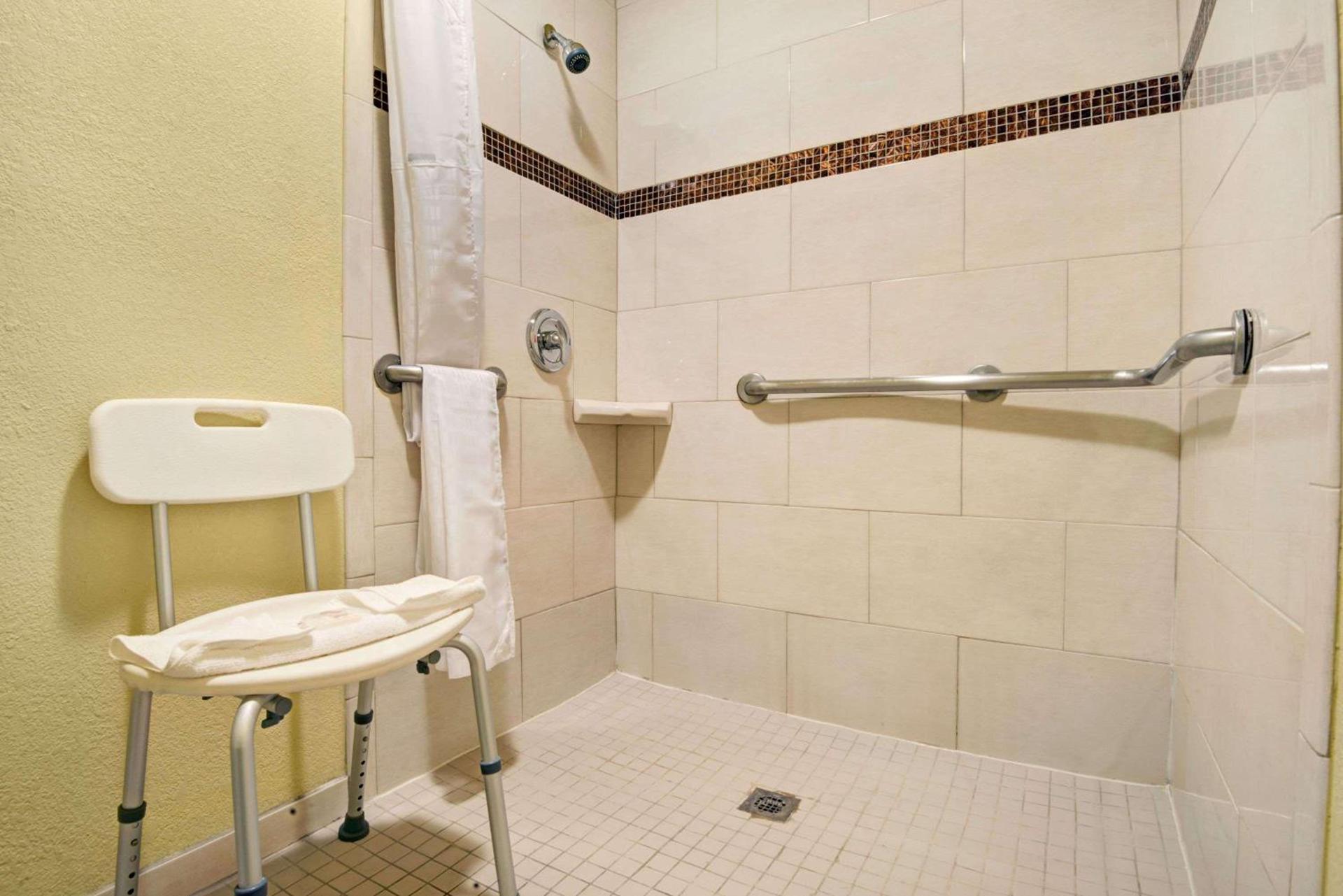 Ramada by Wyndham El Paso photo 9