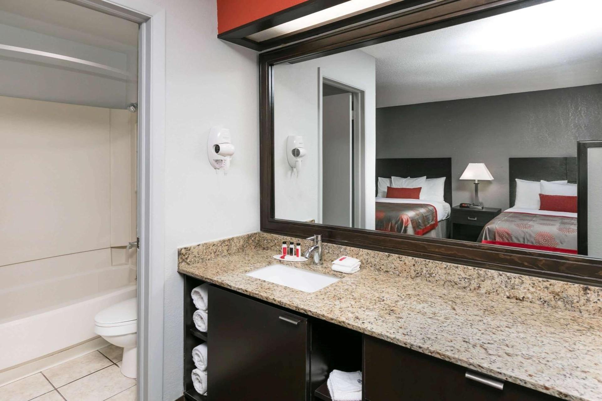 Ramada by Wyndham El Paso photo 12