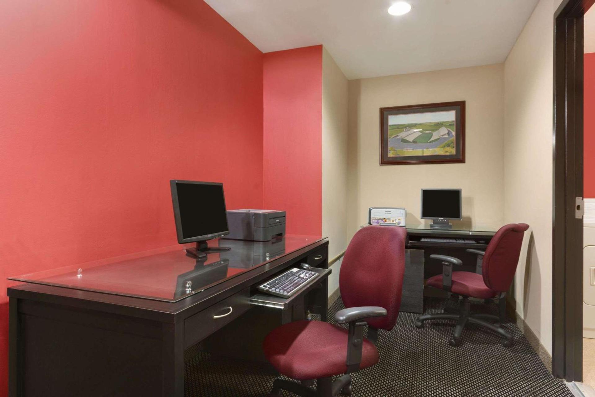 Ramada by Wyndham Raleigh photo 16