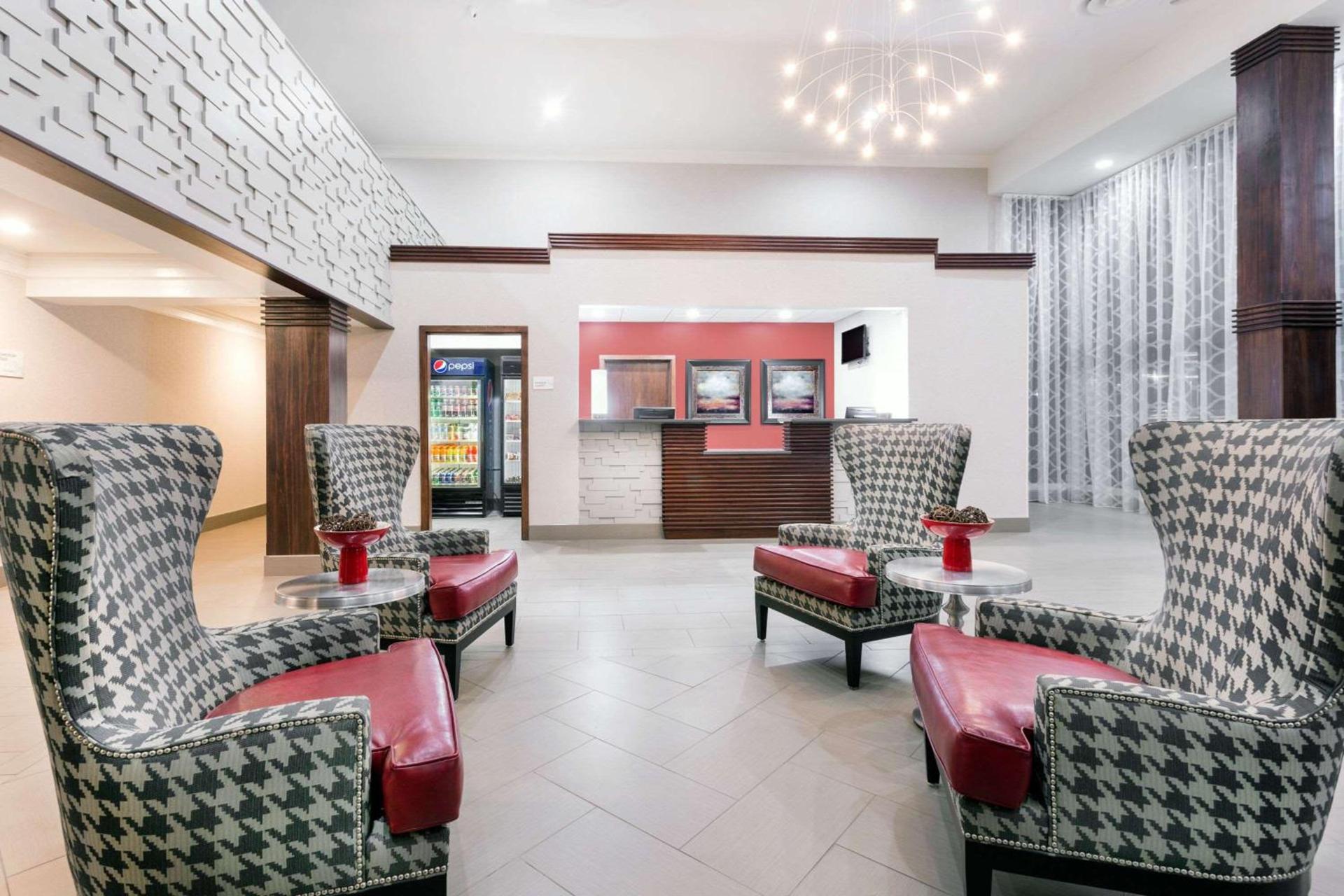 Ramada by Wyndham Tuscaloosa photo 17