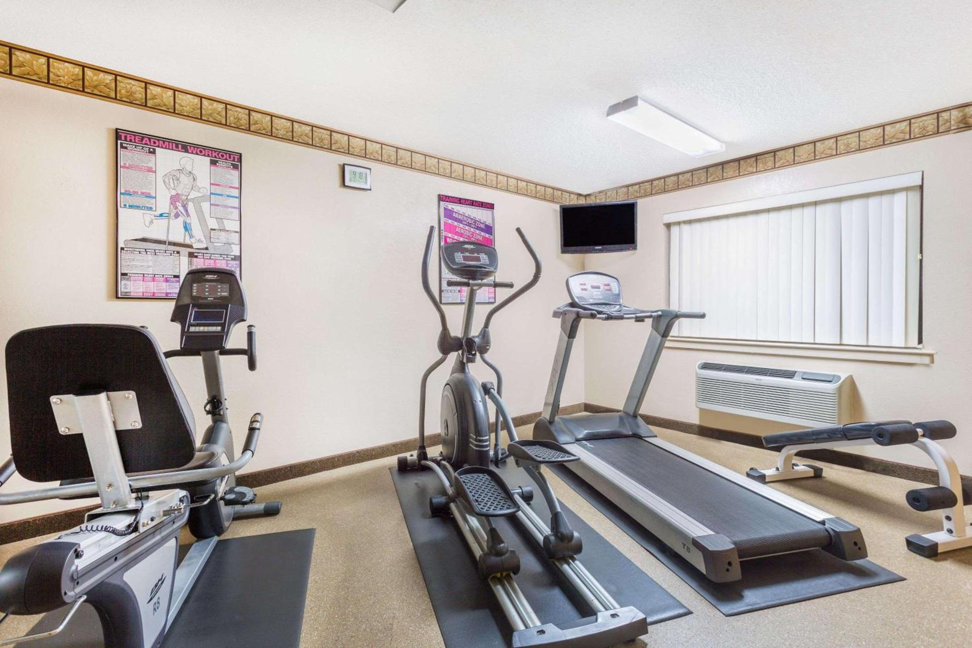 Ramada by Wyndham Tuscaloosa photo 6