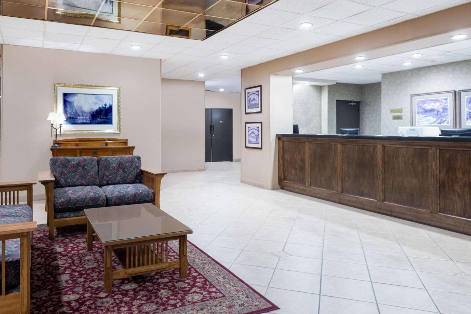 Ramada by Wyndham Watertown Thousand photo 2