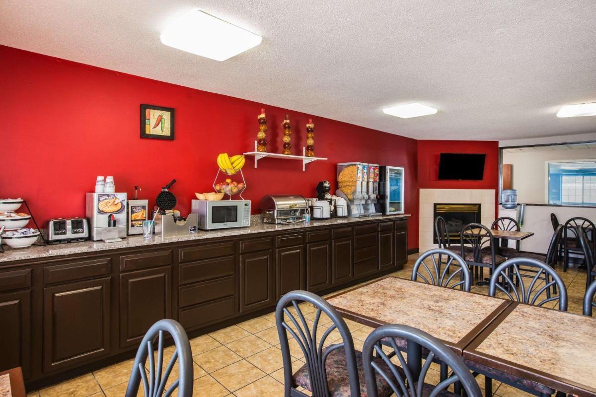Ramada by Wyndham Sioux Falls photo 24