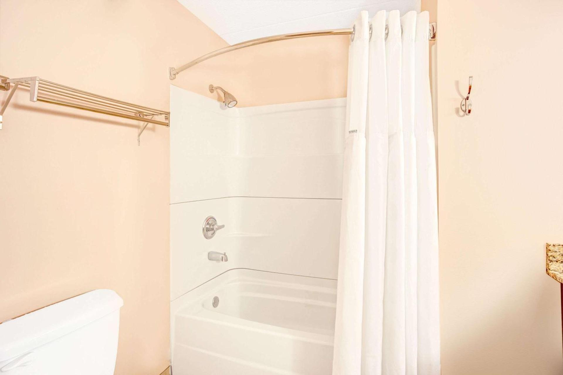 Ramada by Wyndham Murfreesboro photo 27