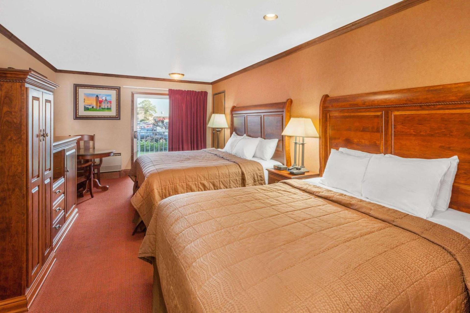 Ramada by Wyndham Mackinaw City Waterfront photo 56