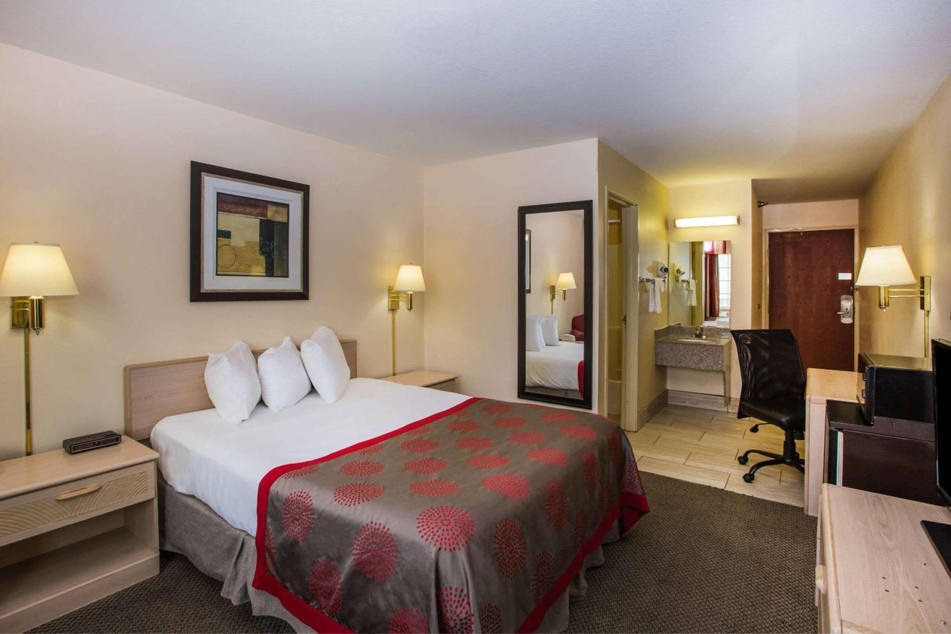 Ramada by Wyndham Sioux Falls photo 23